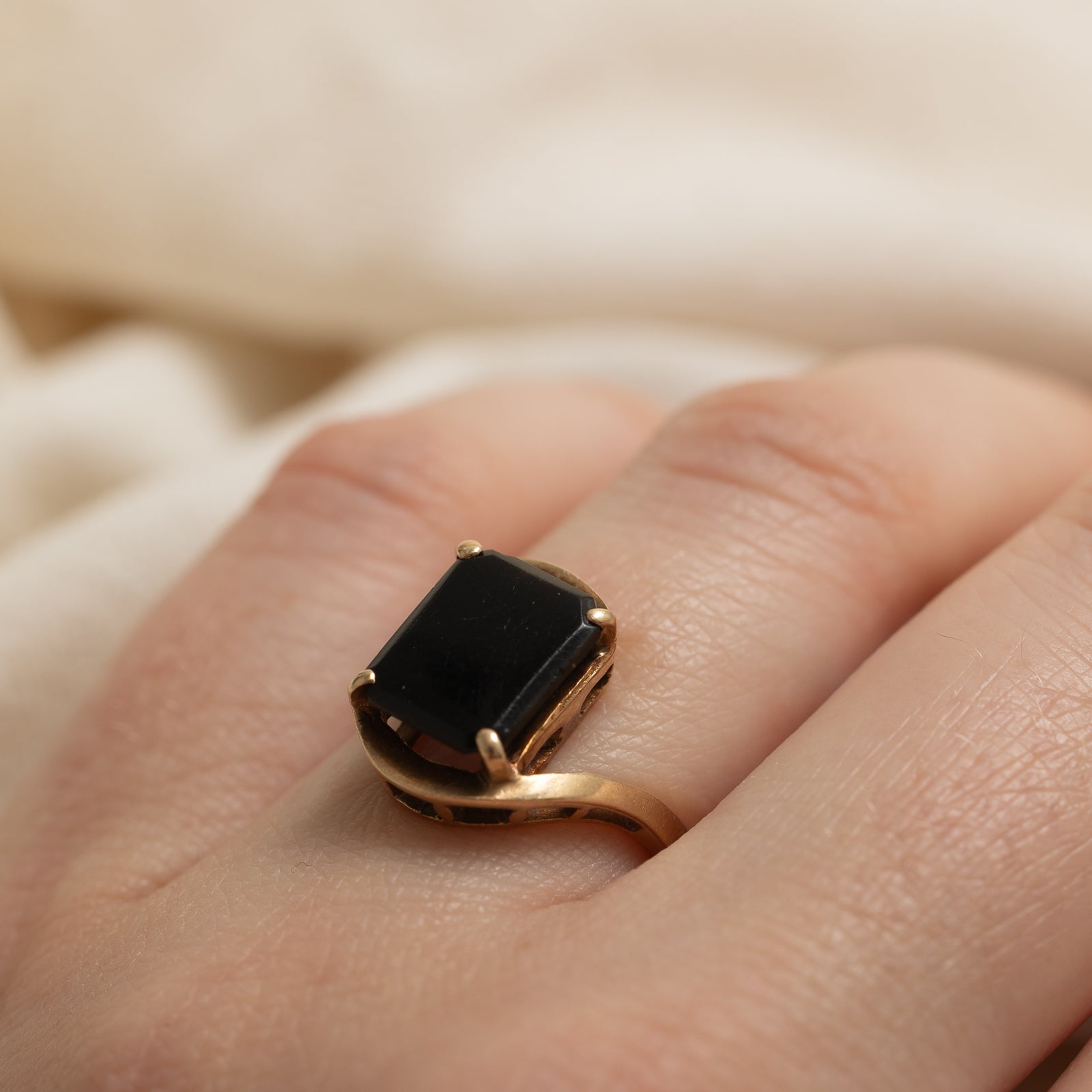 Bague Bypass en onyx 10 carats | 1,40 ct | Taille 5,25