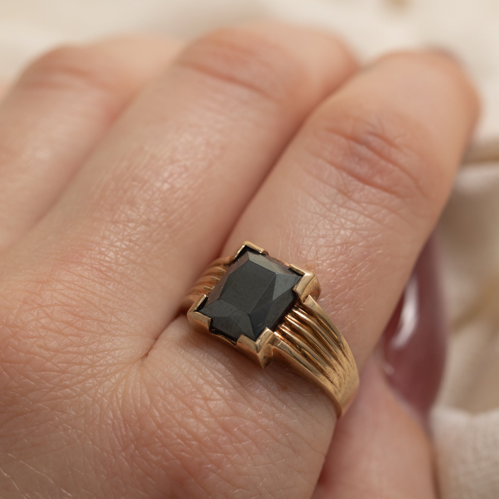 Bague rainurée en hématite 10 carats | 3,00 ct | Taille 10