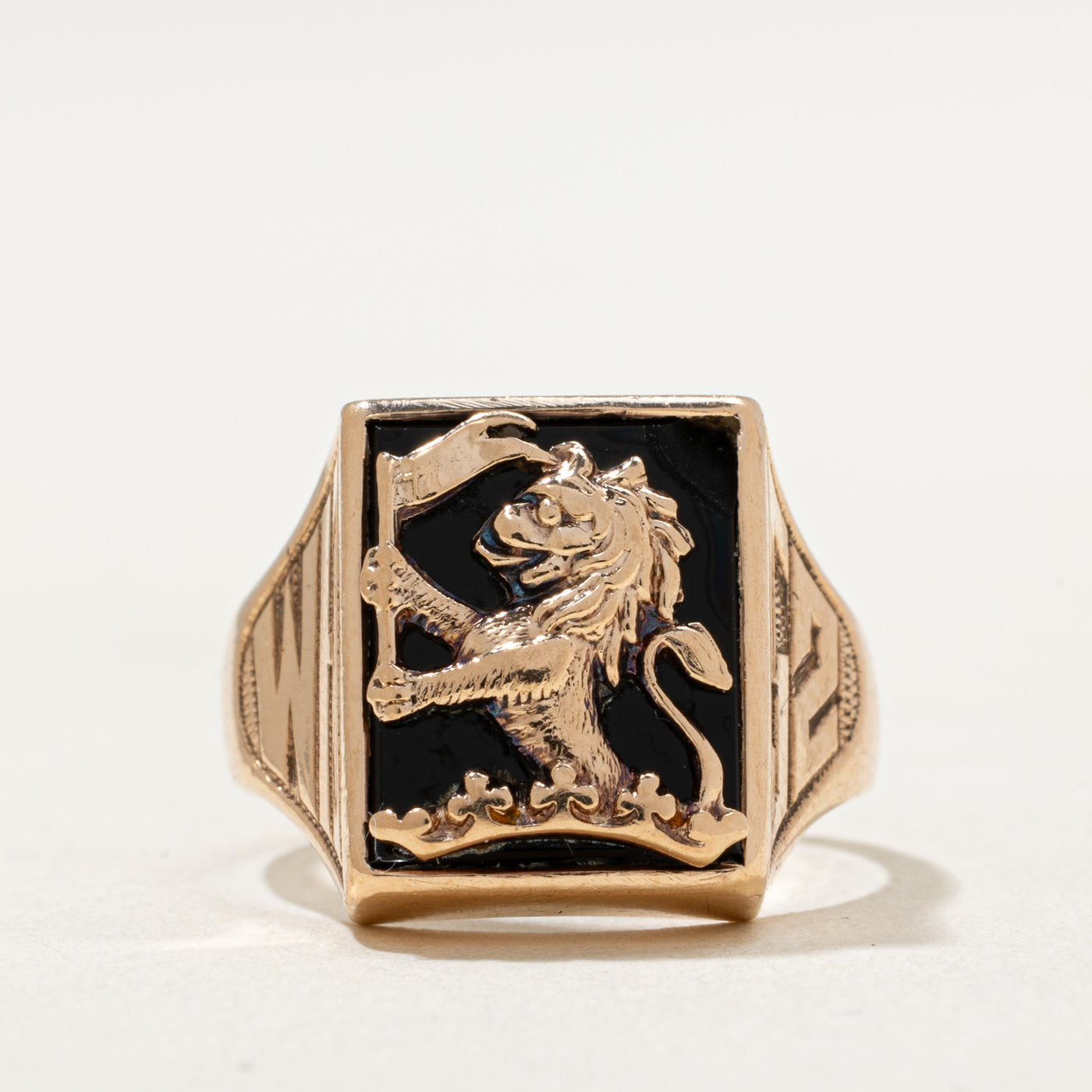 'Birks' 10K Onyx Lion Signet Ring | 1.50ct | SZ 5.25