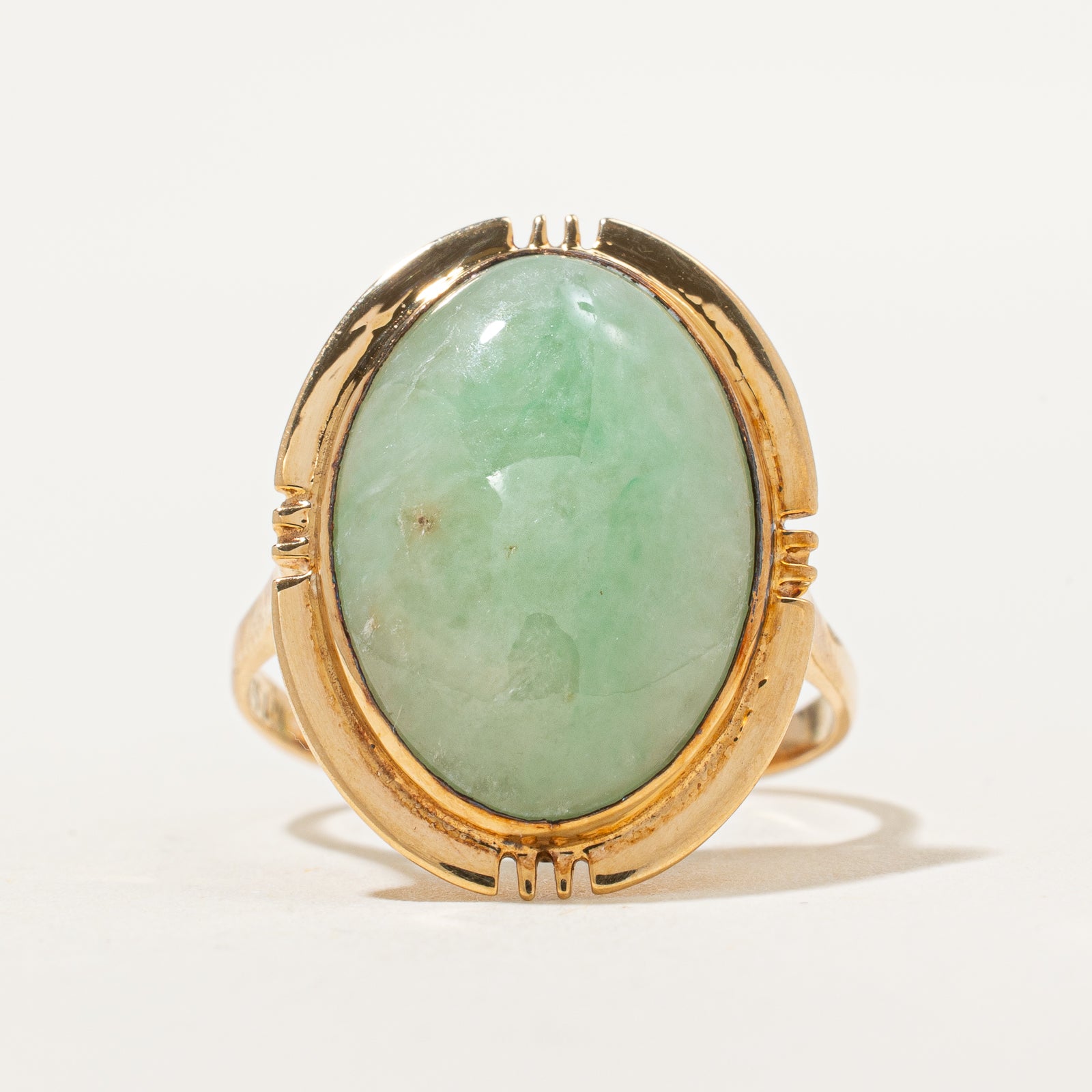 Bague ovale en dôme de jade cabochon | 7,20ct | Taille 5