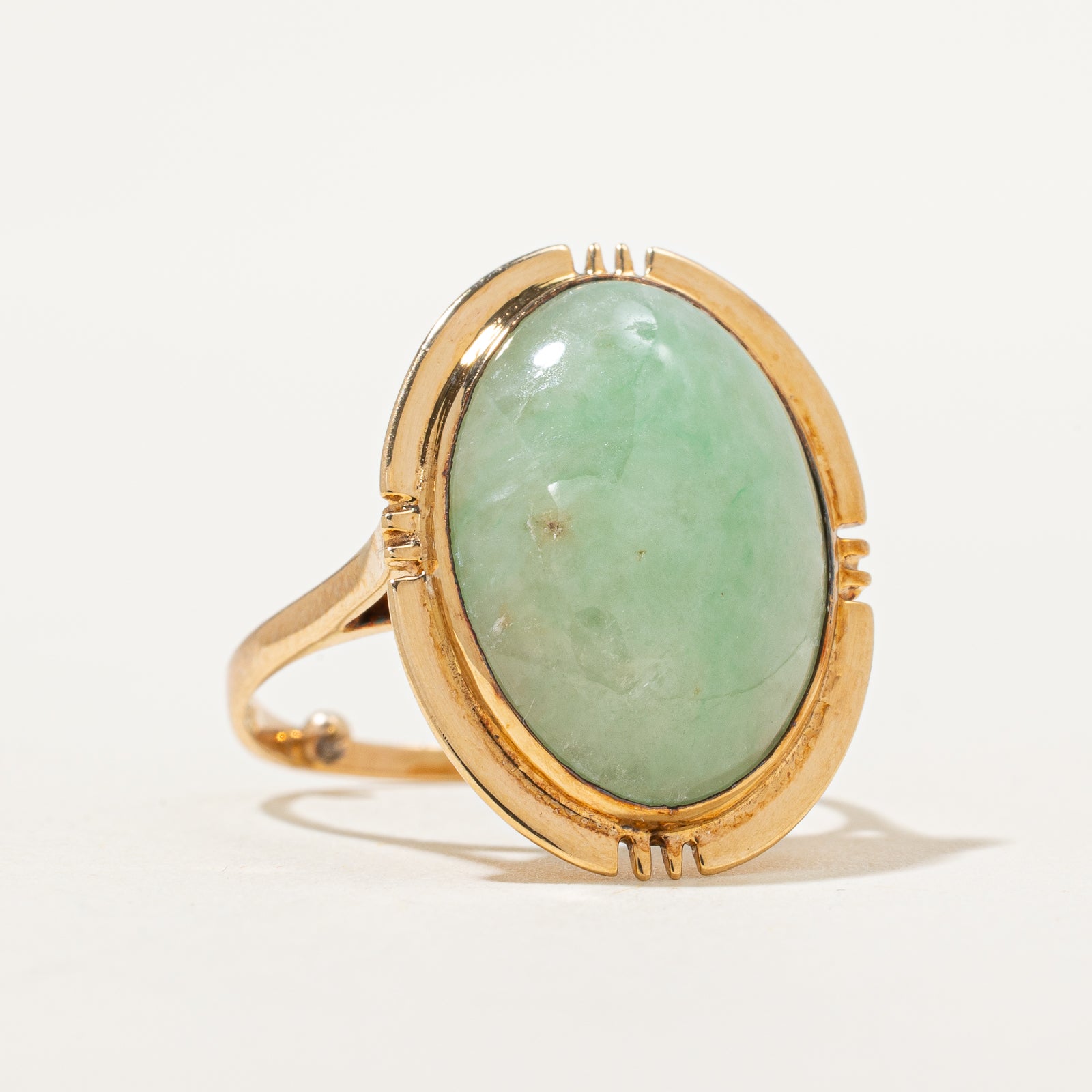 Bague ovale en dôme de jade cabochon | 7,20ct | Taille 5