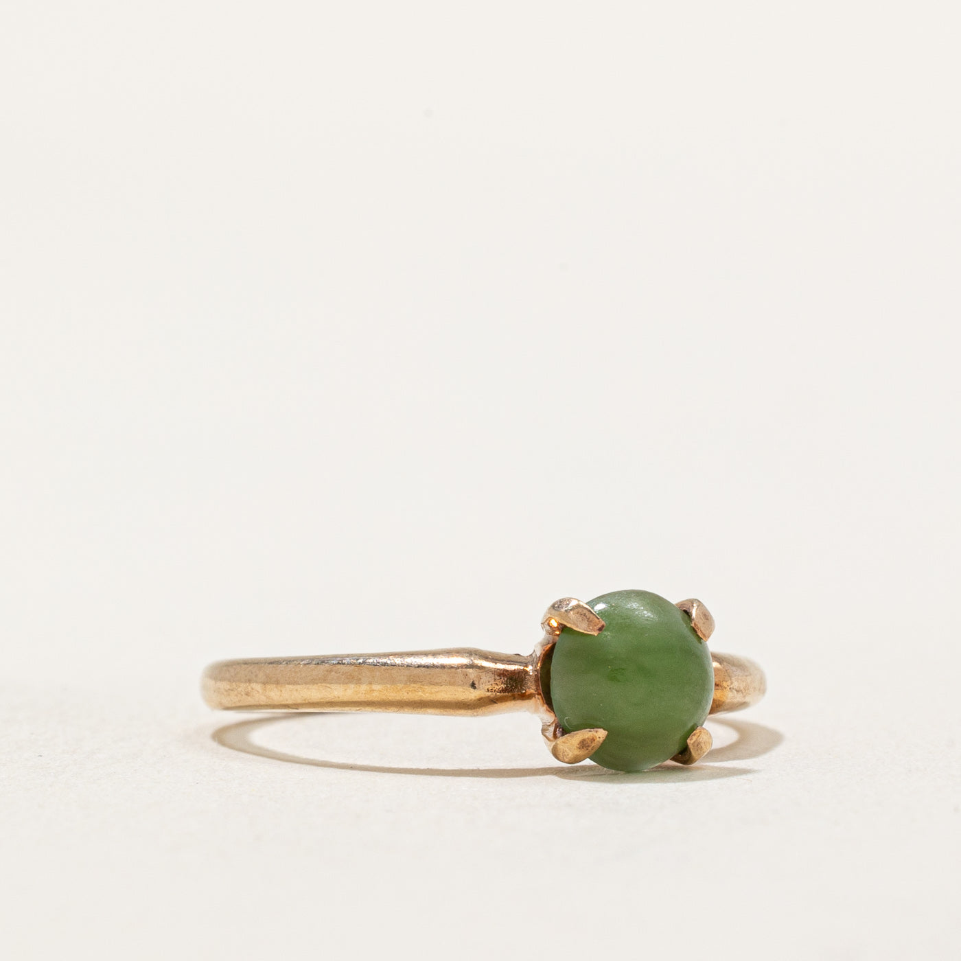 Bague en jade néphrite cabochon rond | 0,75 ct | Taille 6,75