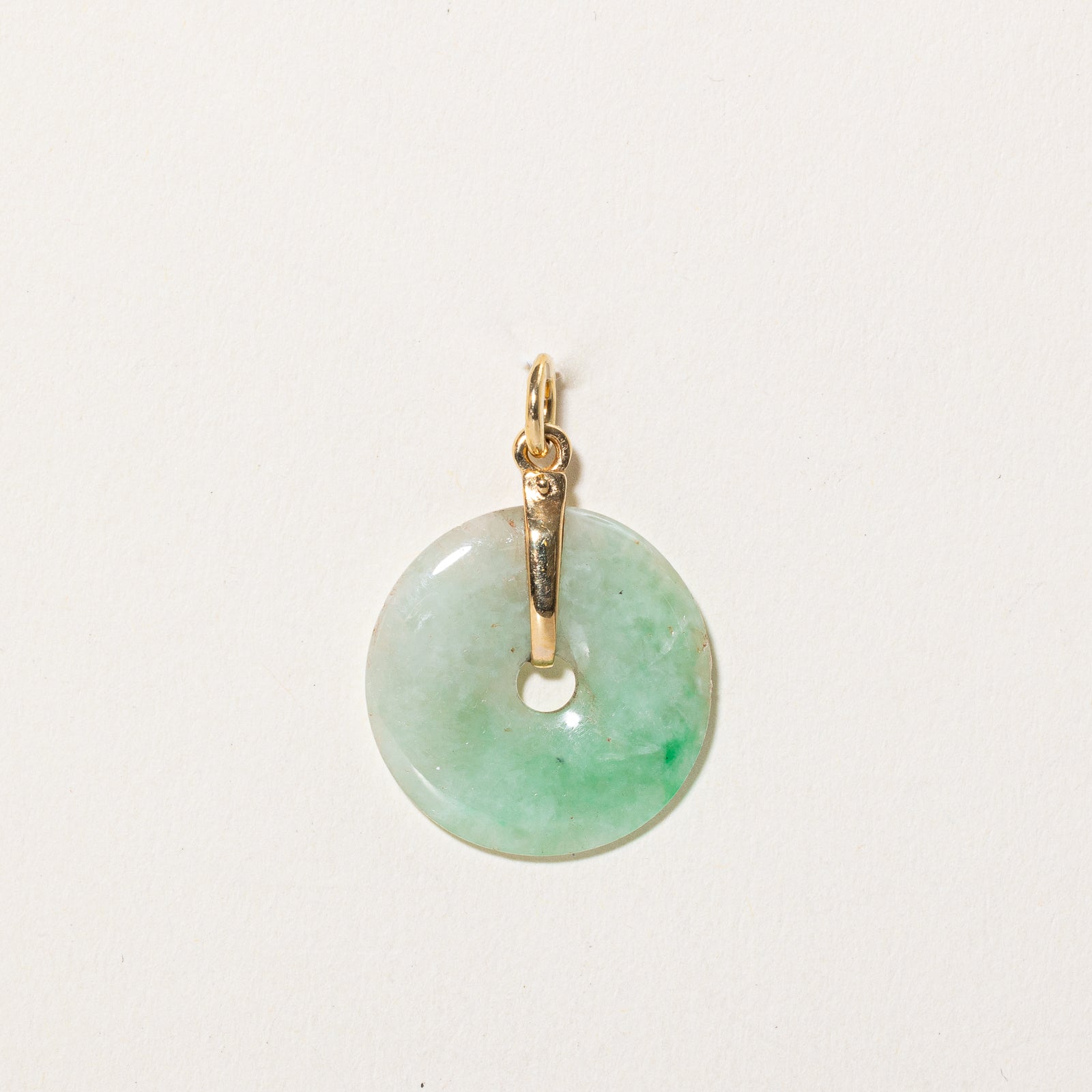 Pendentif en jadéite en forme de donut | 12,00 ct