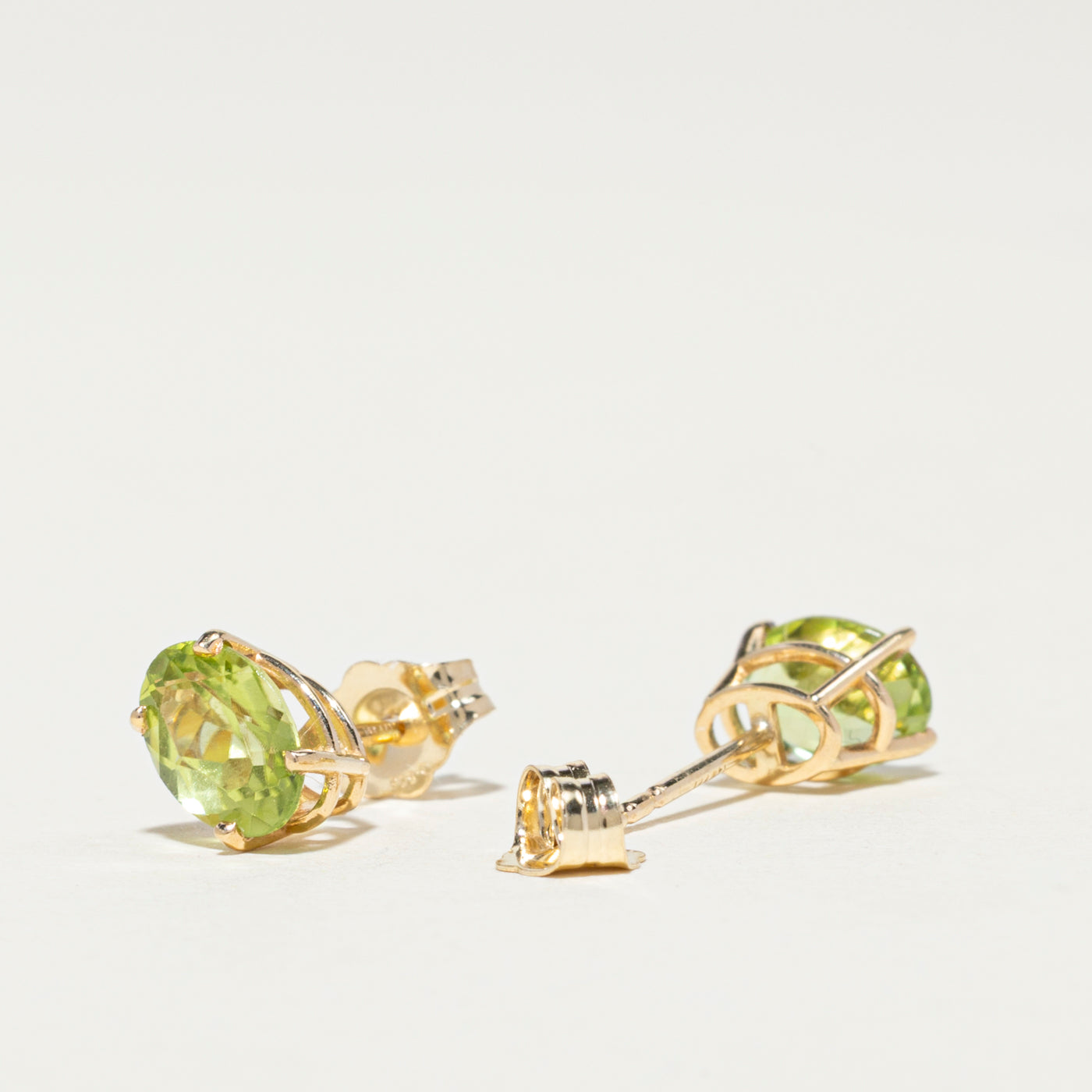 Boucles d'oreilles puces en péridot 14 carats | 1,50 ct au total