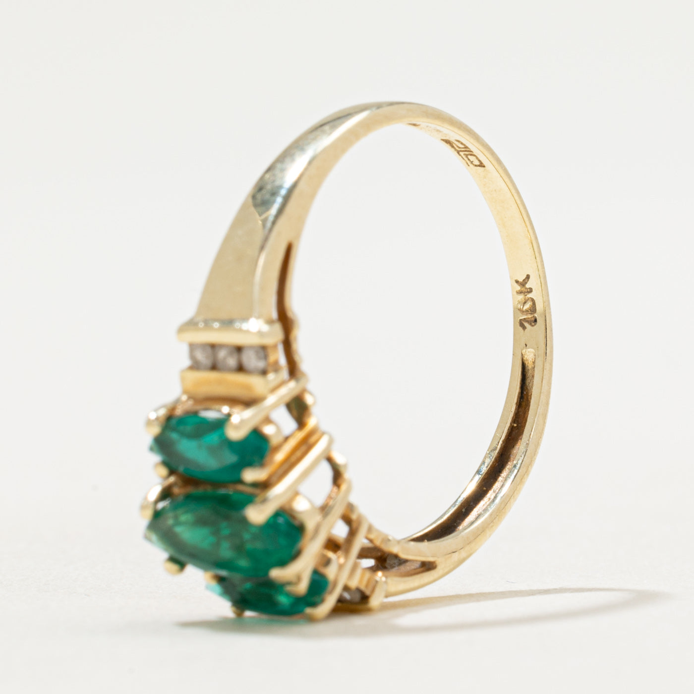 Bague en émeraude synthétique et diamants | 0,75 ct, 0,03 ct | Taille 7