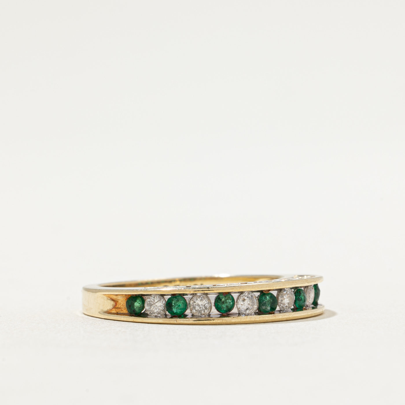 Bague demi-éternité en émeraude et diamants | 0,18 ct au total, 0,12 ct au total | Taille 7,25