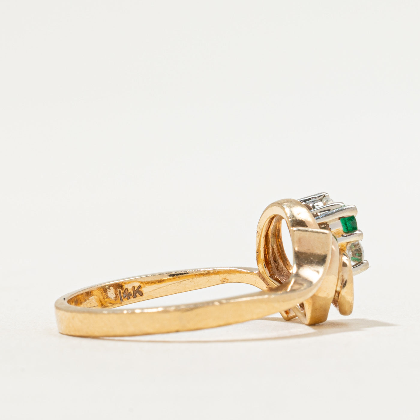 Bague en diamant et émeraude | 0,10 ct, 0,06 ct | Taille 6,5
