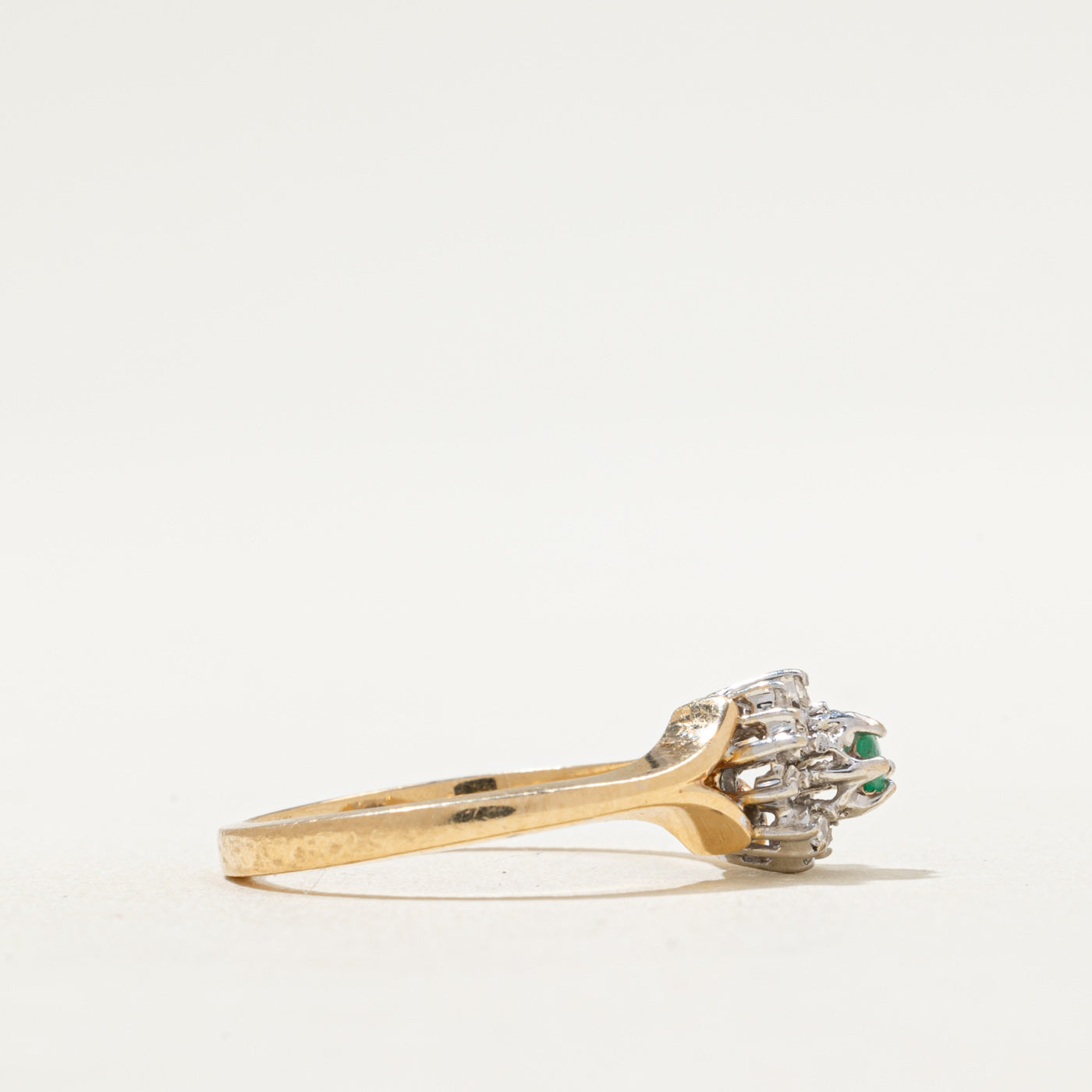 Bague en diamant et émeraude | 0,05 ct au total, 0,04 ct | Taille 6