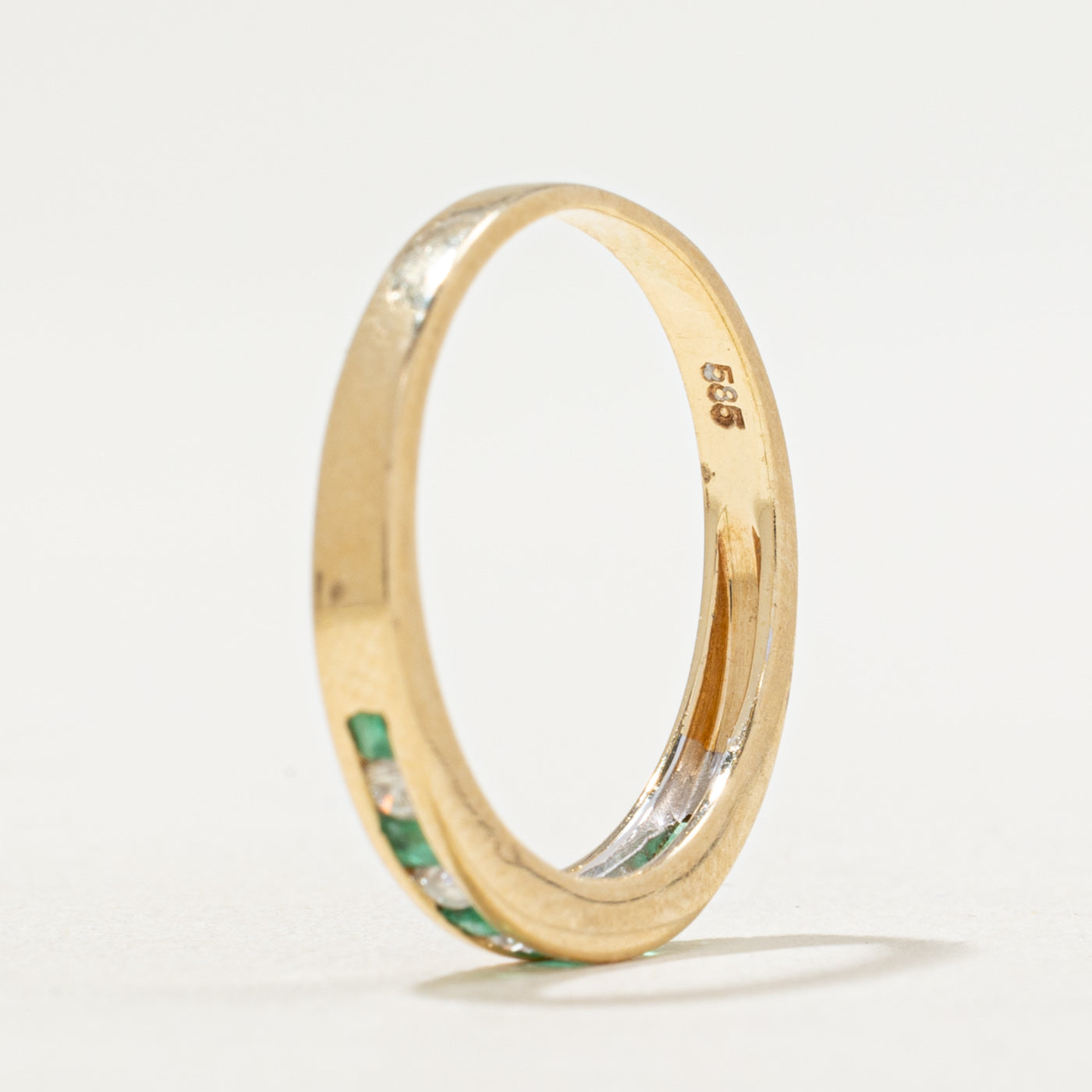 Alliance demi-éternité en émeraudes et diamants | 0,10 ct x 0,10 ct | Taille 6