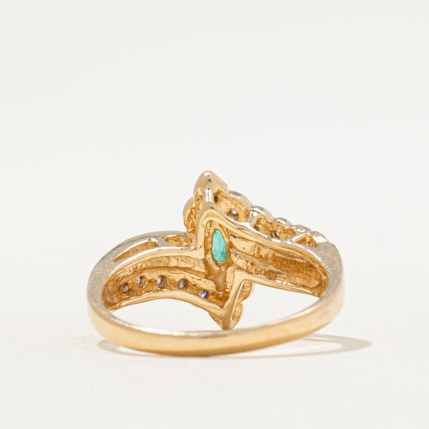 Bague sertie d'émeraudes et de diamants | 0,10 ct, 0,12 ct au total | Taille 6,25