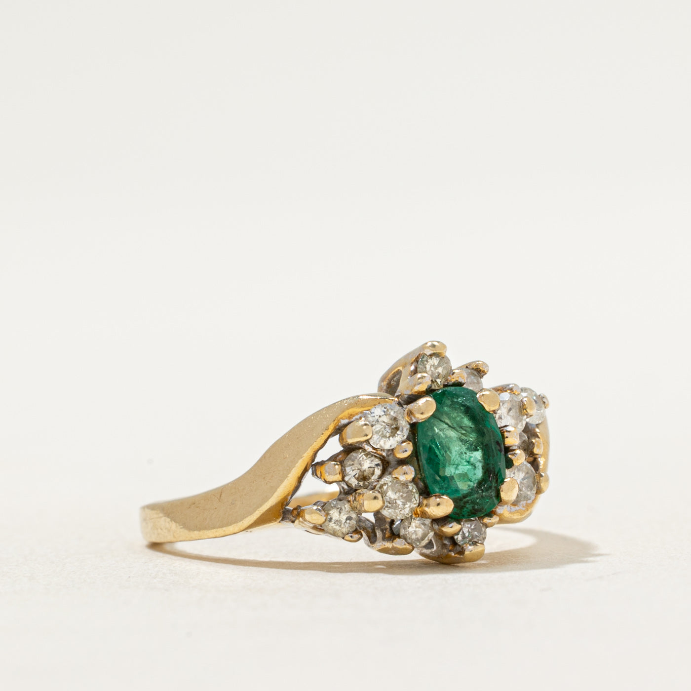 Bague sertie d'émeraudes et de diamants | 0,50 ct, 0,24 ct au total | Taille 6
