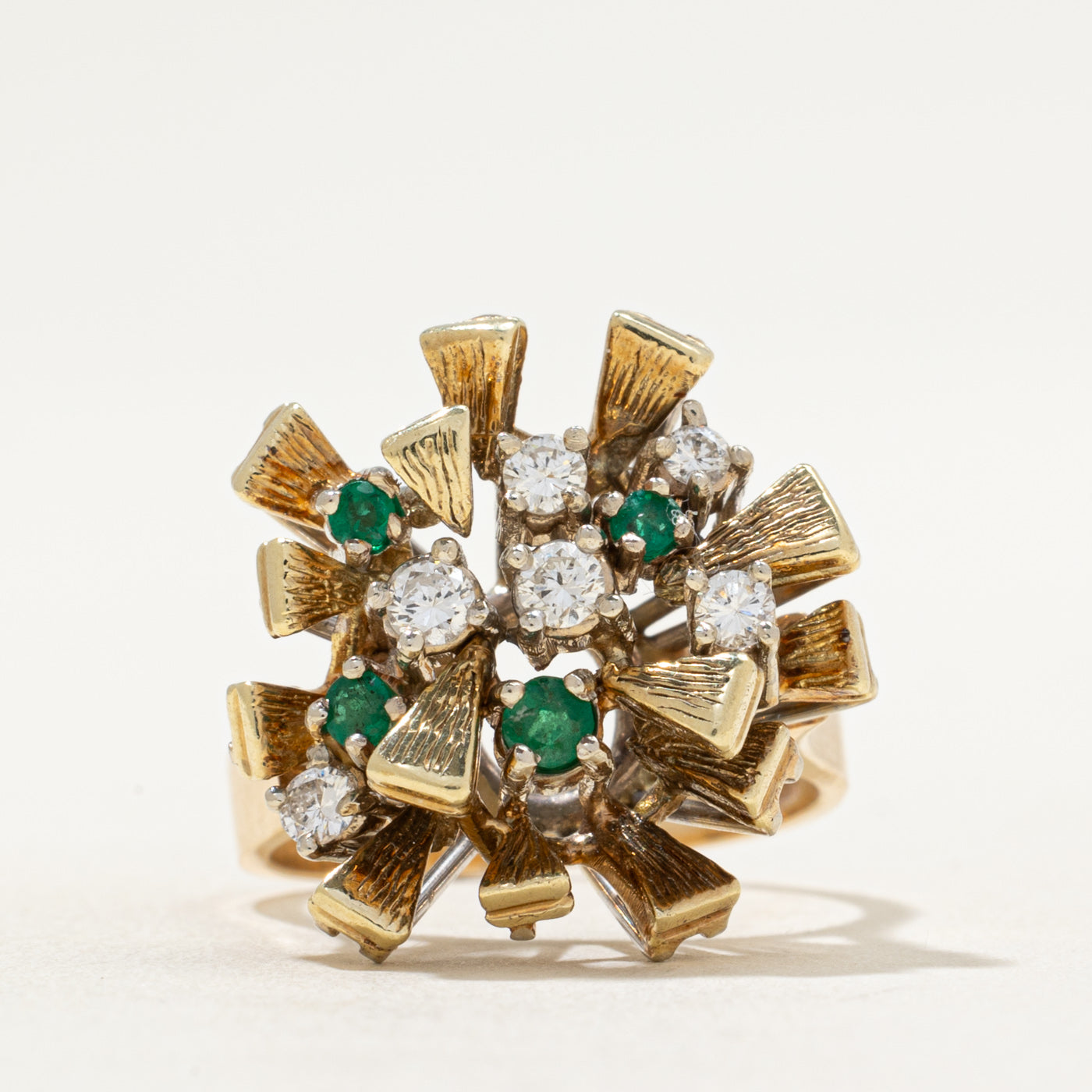 Bague sertie de diamants et d'émeraudes | 0,30 ct, 0,10 ct | Taille 5,75