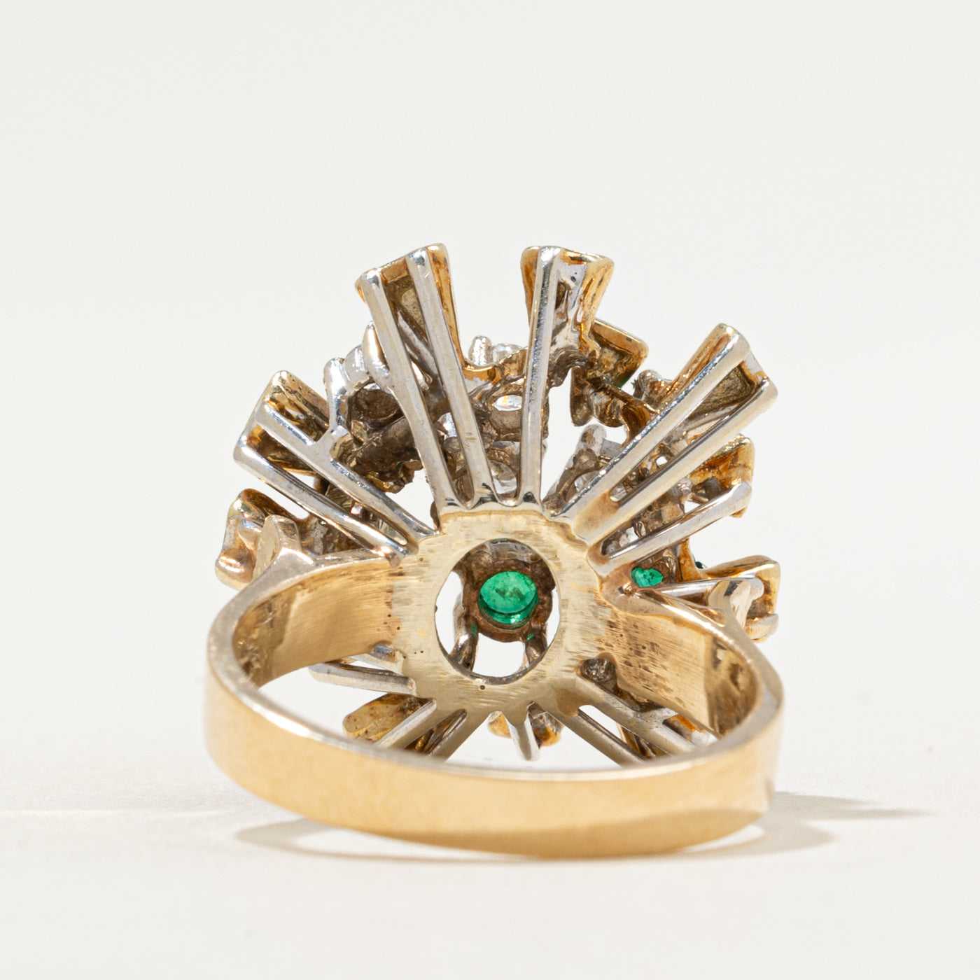 Bague sertie de diamants et d'émeraudes | 0,30 ct, 0,10 ct | Taille 5,75