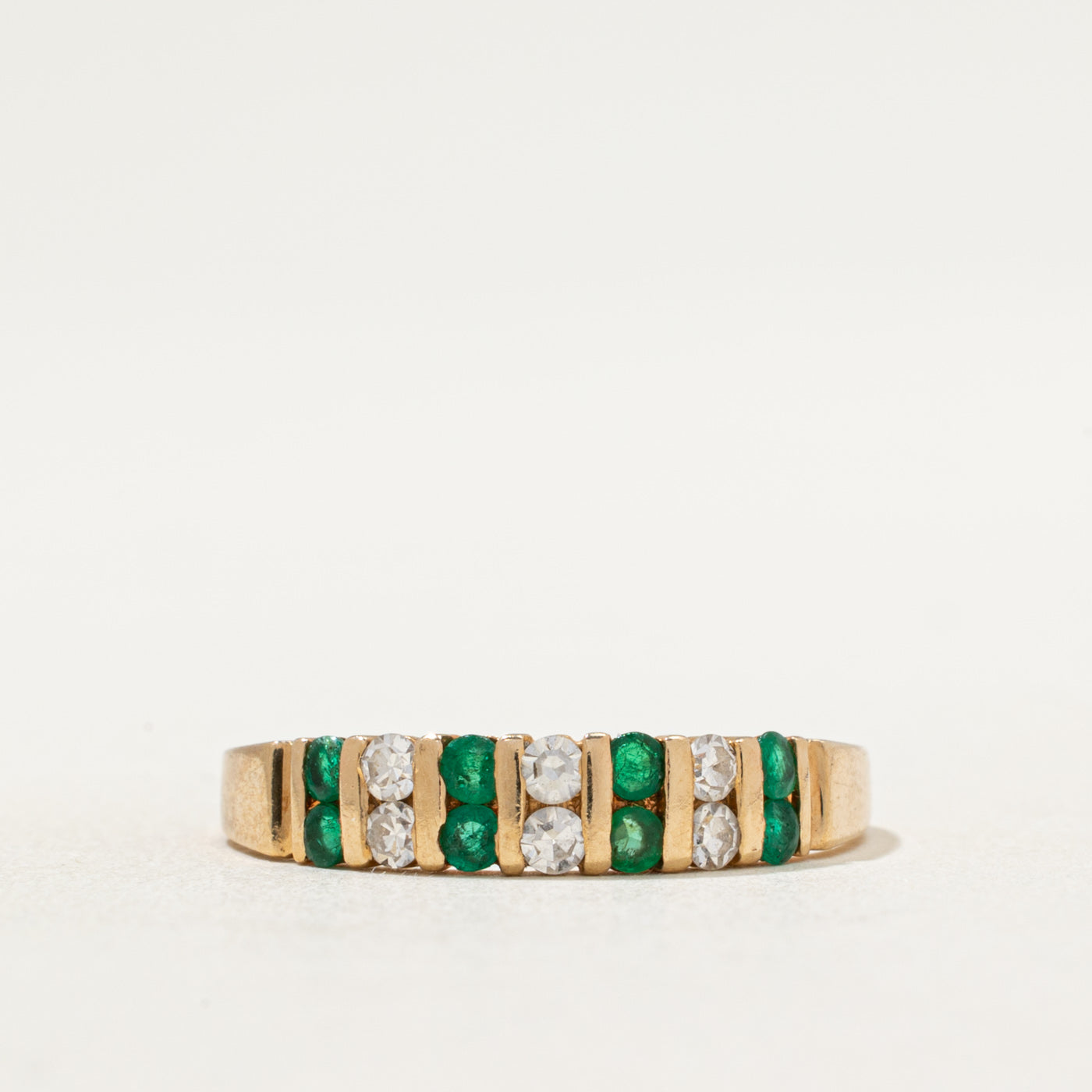 Bague multi-rangs d'émeraudes et de diamants | 0,24 ct, 0,20 ct | Taille 8,25