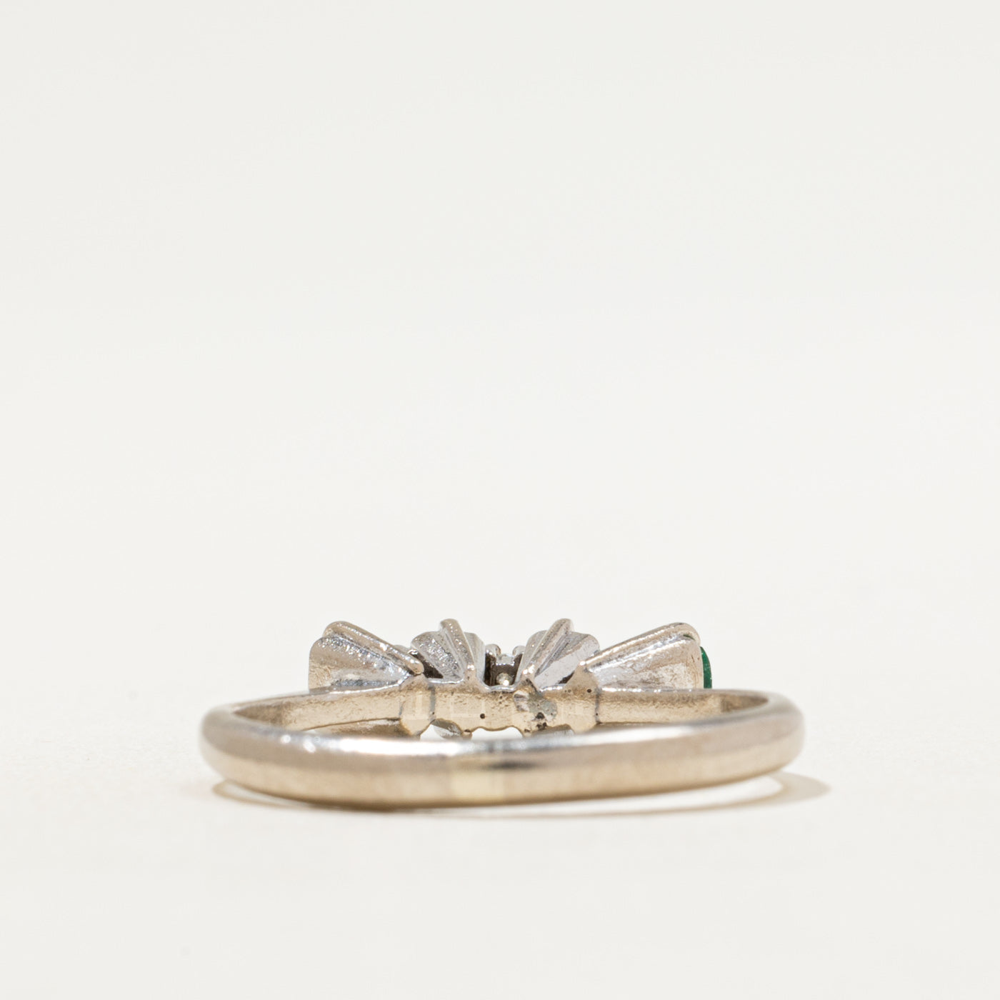 ***QC, 25 AVRIL, Bague DAYNE sertie d'émeraudes et de diamants | 0,06 ct, 0,025 ct | Taille 7,5