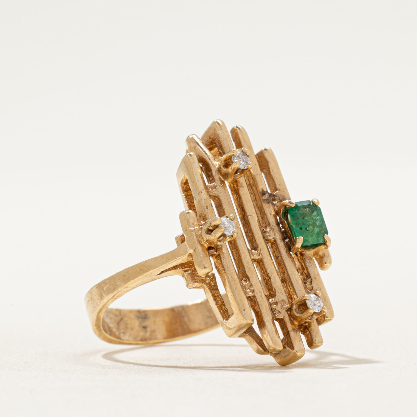 Bague sertie d'émeraudes et de diamants | 0,20 ct, 0,08 ct au total | Taille 7
