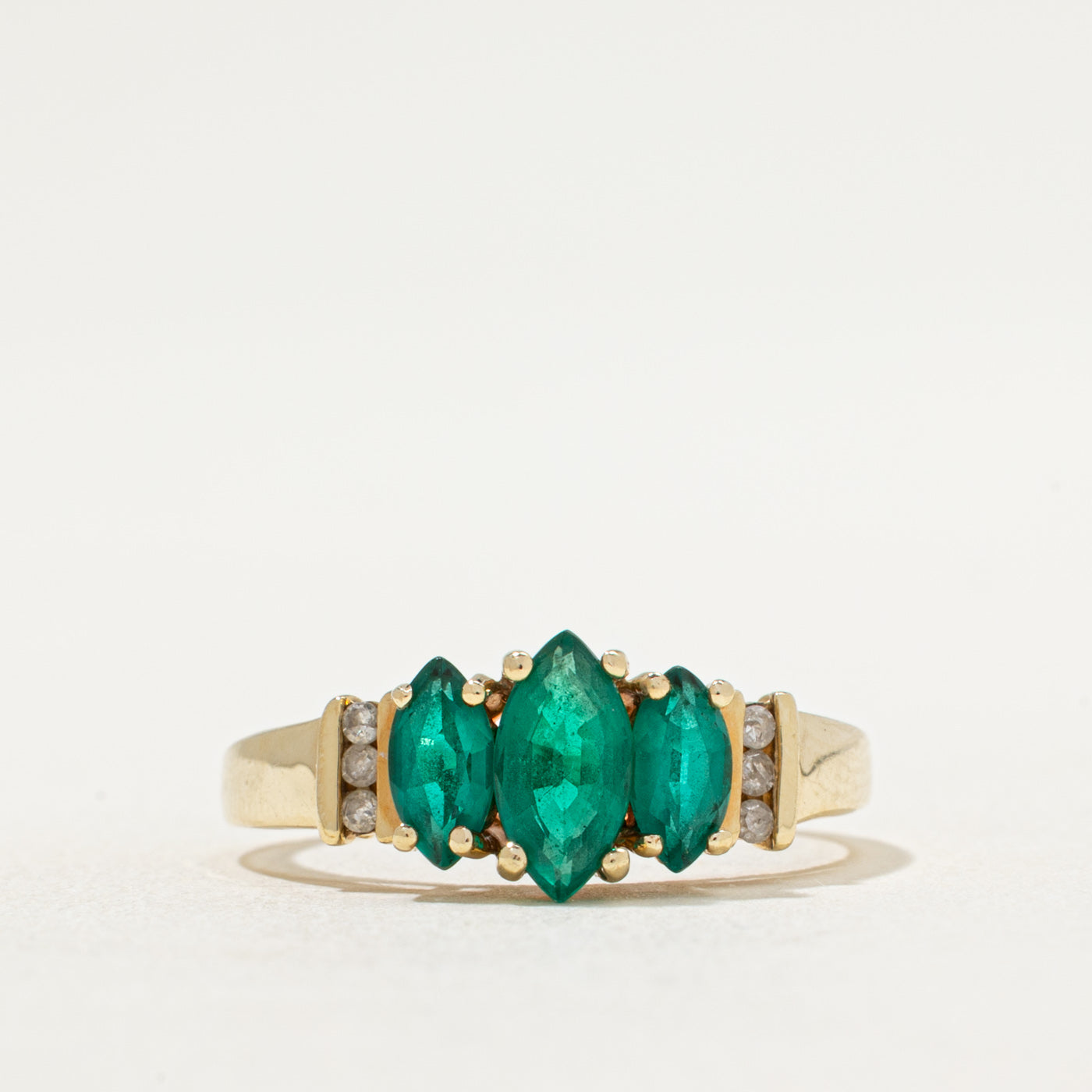 Bague en émeraude synthétique et diamants | 0,75 ct, 0,03 ct | Taille 7