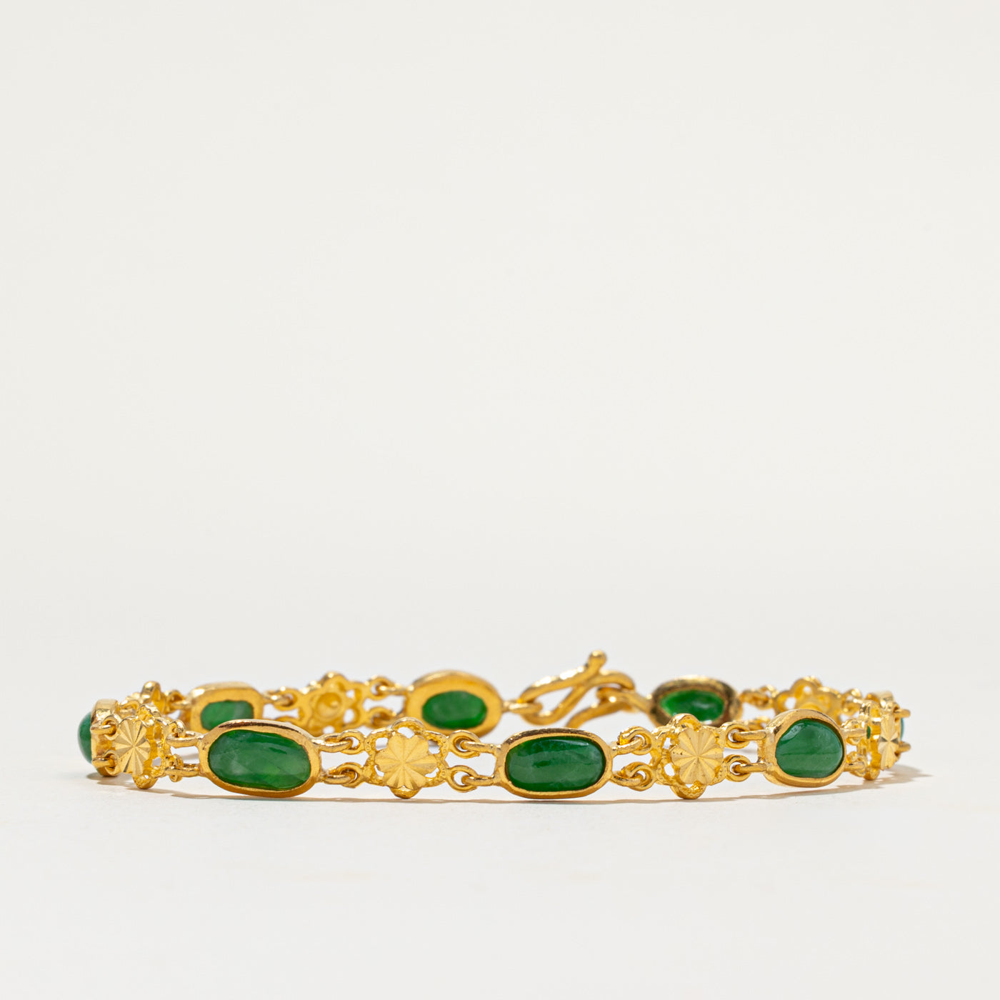 Bracelet en jadéite cabochon 24 carats | 8,00 ct | 17,8 cm