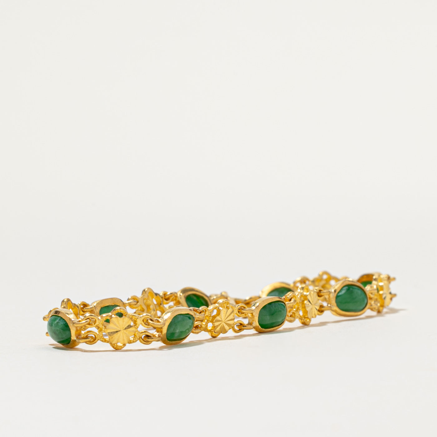 Bracelet en jadéite cabochon 24 carats | 8,00 ct | 17,8 cm