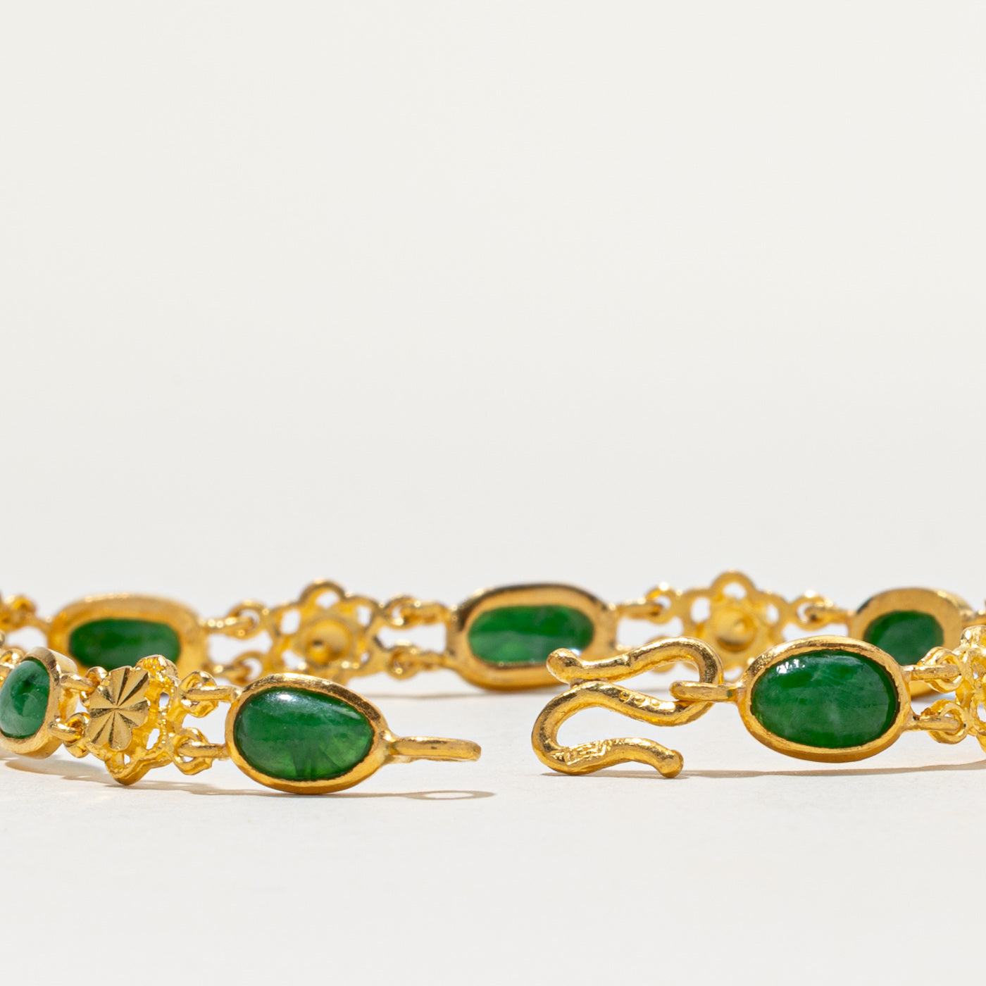 Bracelet en jadéite cabochon 24 carats | 8,00 ct | 17,8 cm