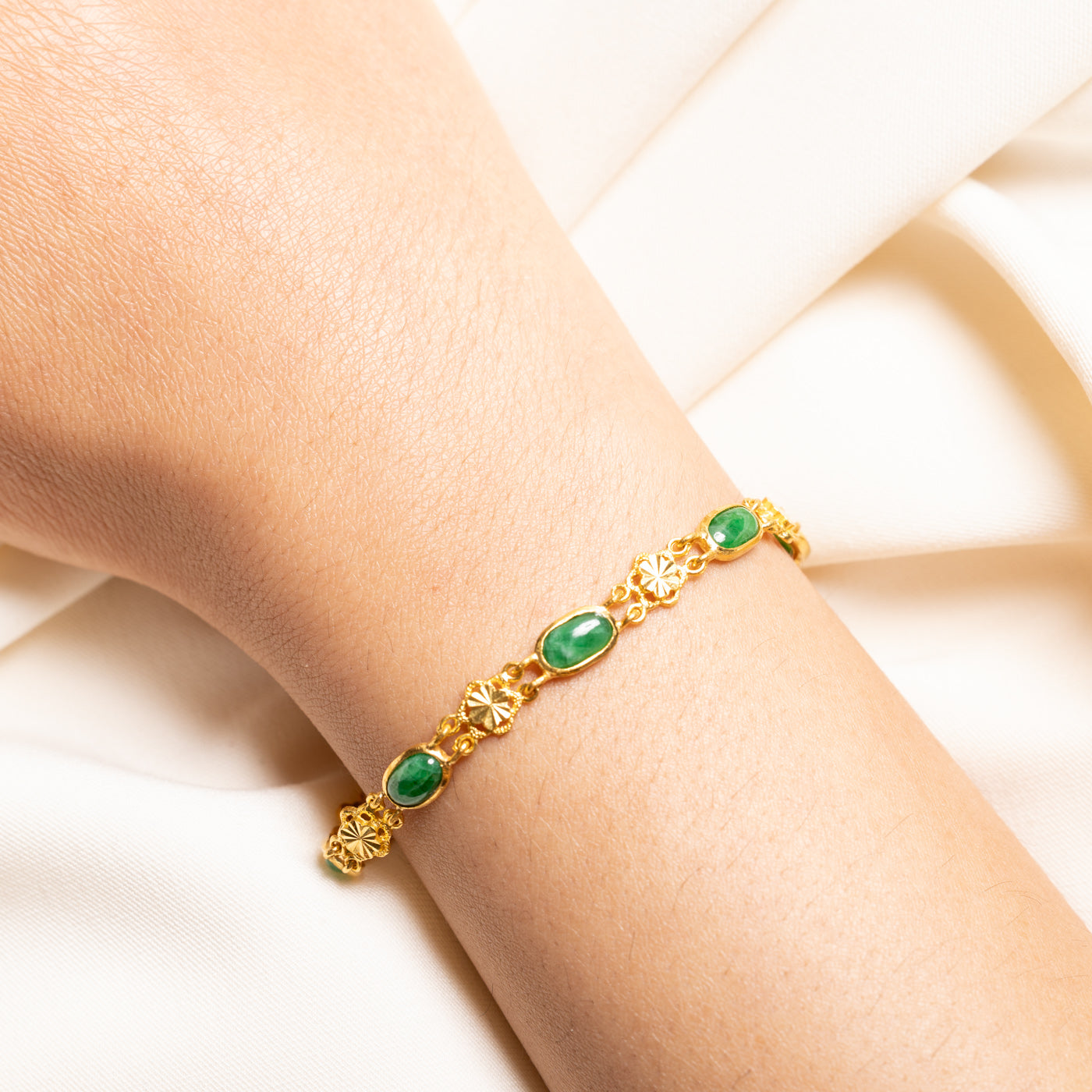 Bracelet en jadéite cabochon 24 carats | 8,00 ct | 17,8 cm
