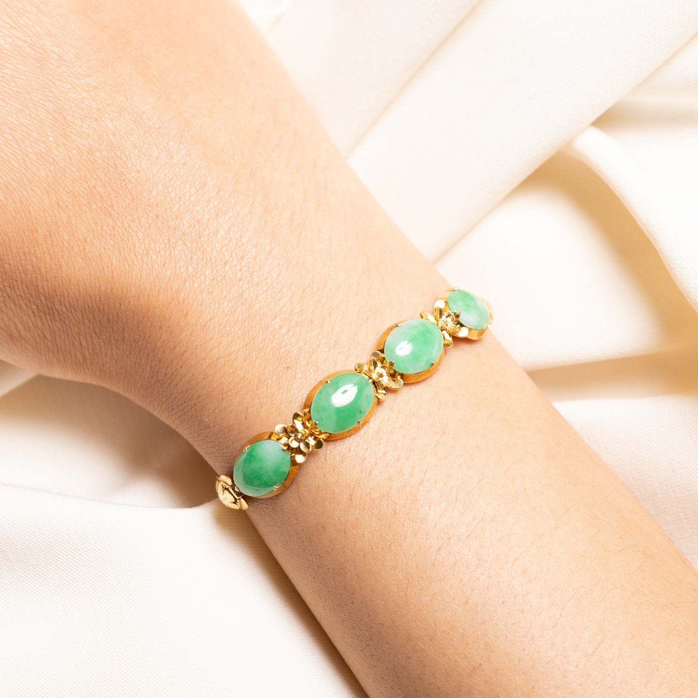 18k Cabochon Jadeite Bracelet | 10.00ctw | 6"