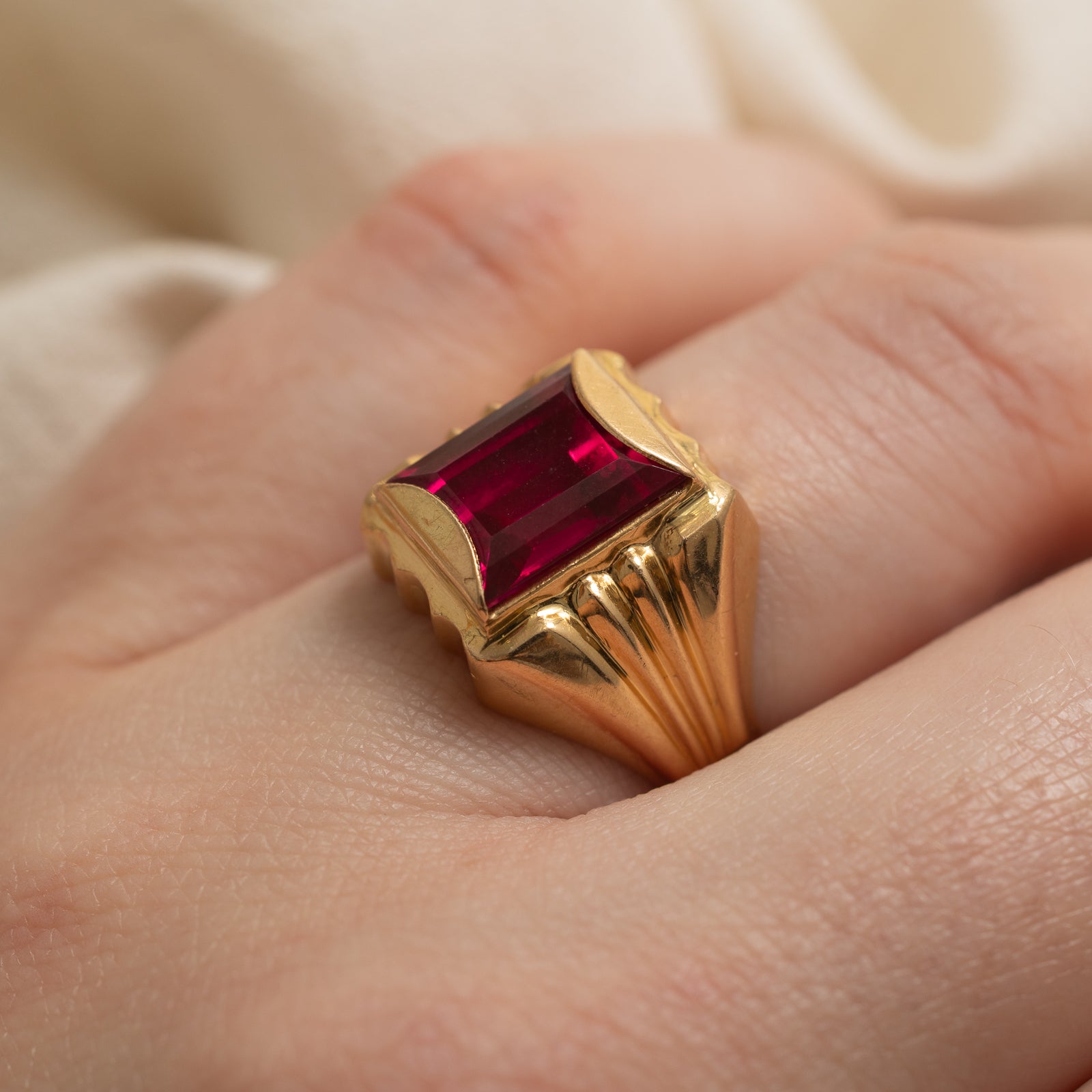 Vintage Italian Synthetic Ruby Grooved Cocktail Ring | 5.00ct | SZ 5.75