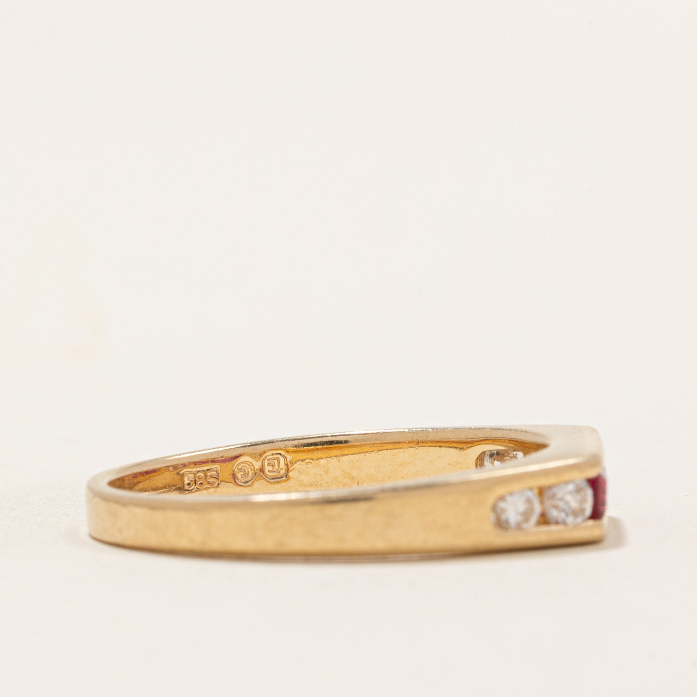 Bague sertie de rubis et de diamants | 0,18 ct x 0,18 ct | Taille 6,75