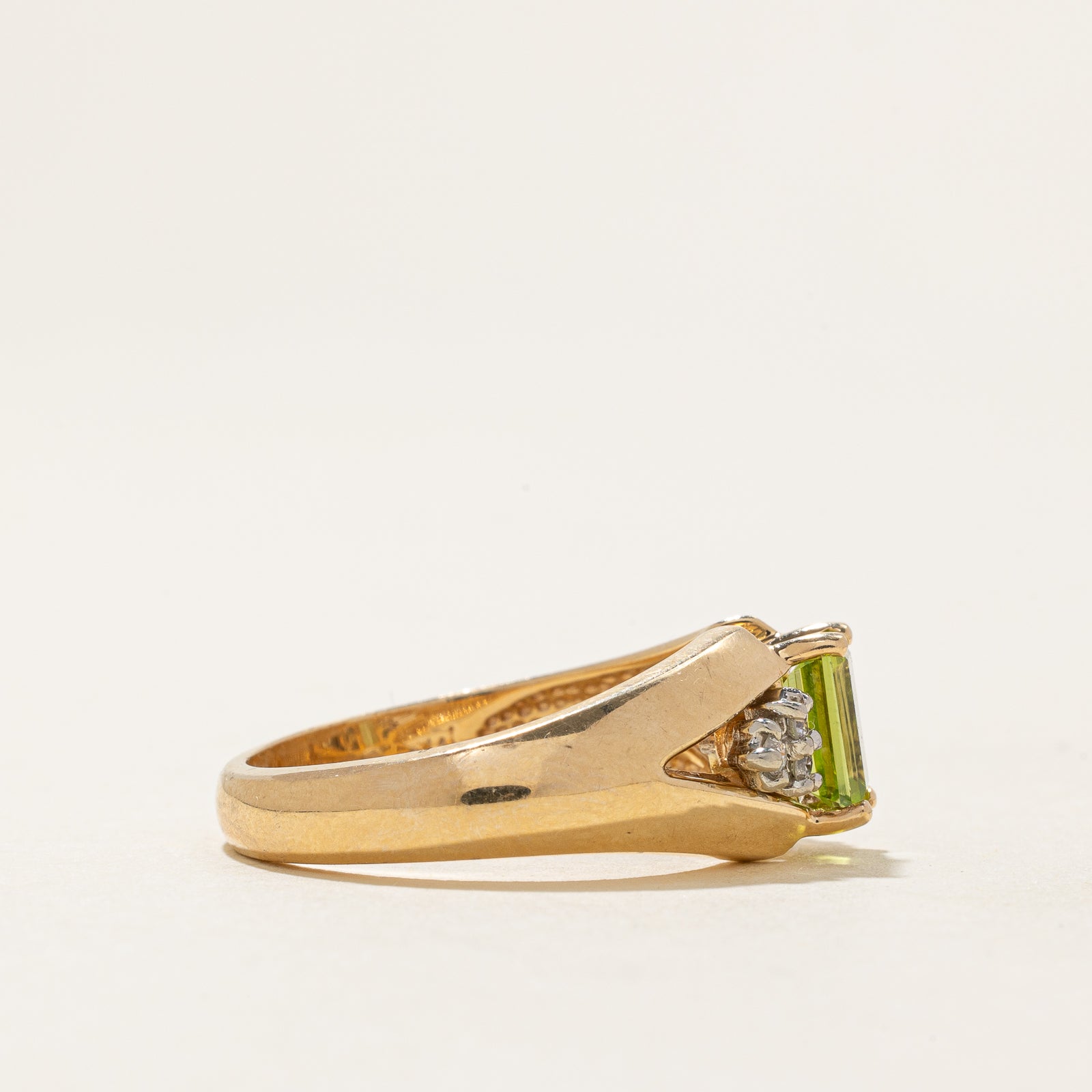 Peridot & Diamond Tapered Ring | 0.95ct, 0.06ctw | SZ 8.25