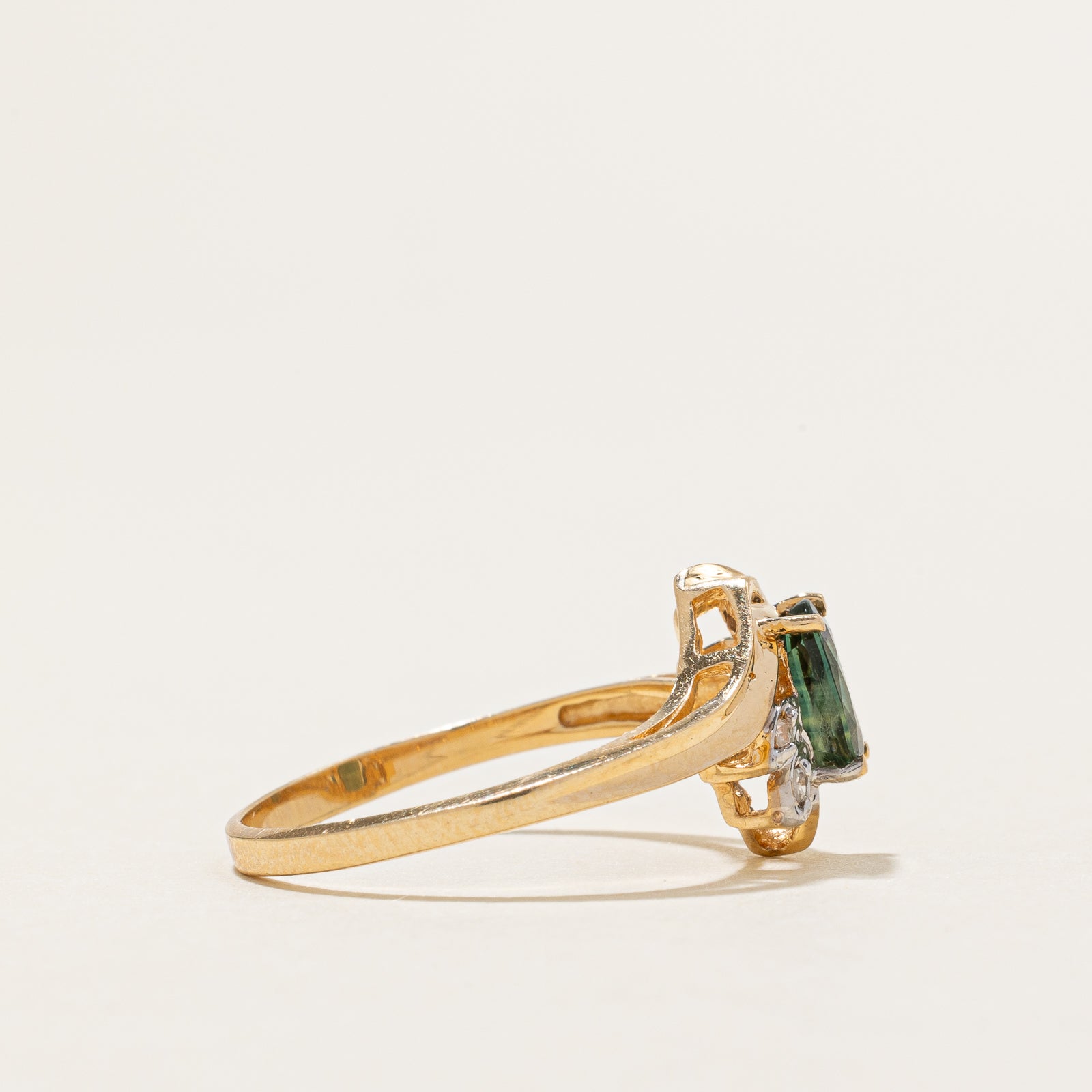 Bague sertie d'un saphir vert et de diamants (0,90 ct, 0,03 ct) | Taille 7