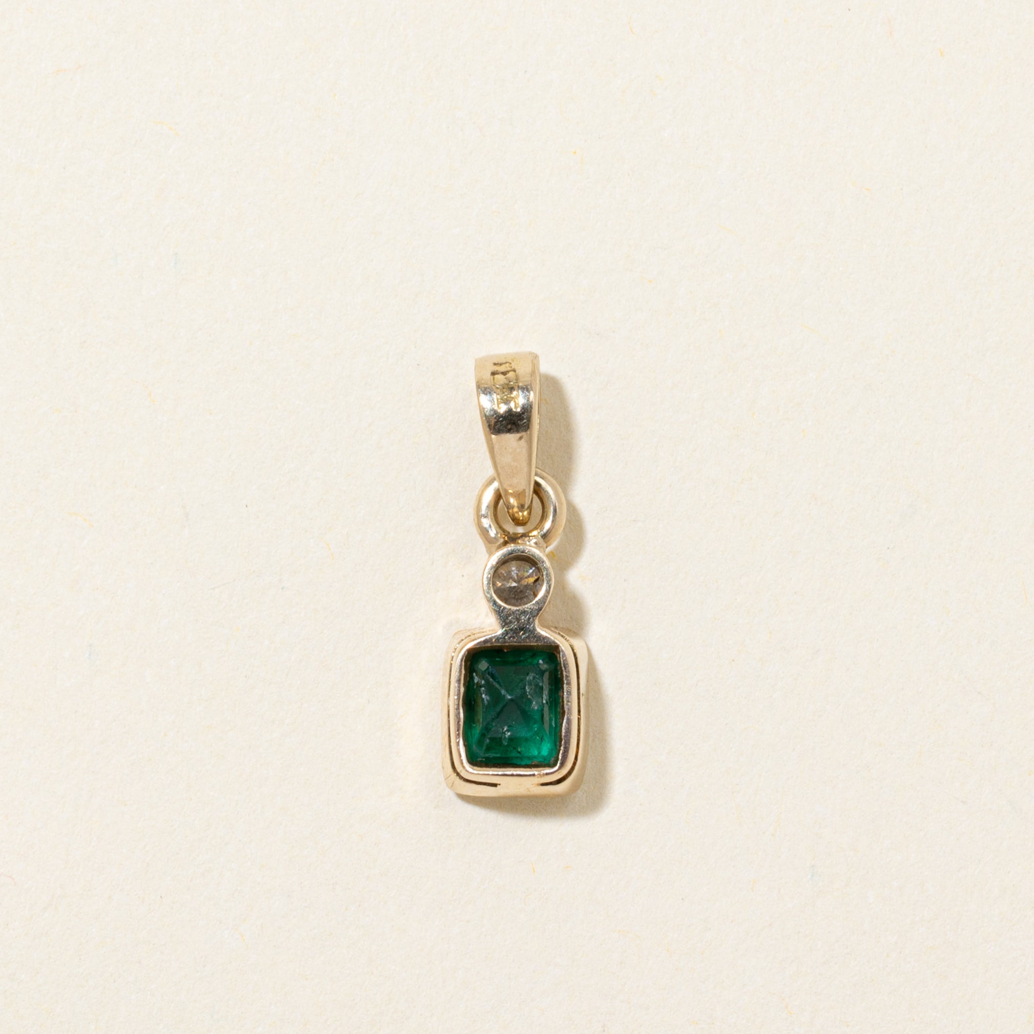 Emerald & Diamond Pendant | 0.90ct | 0.05ct