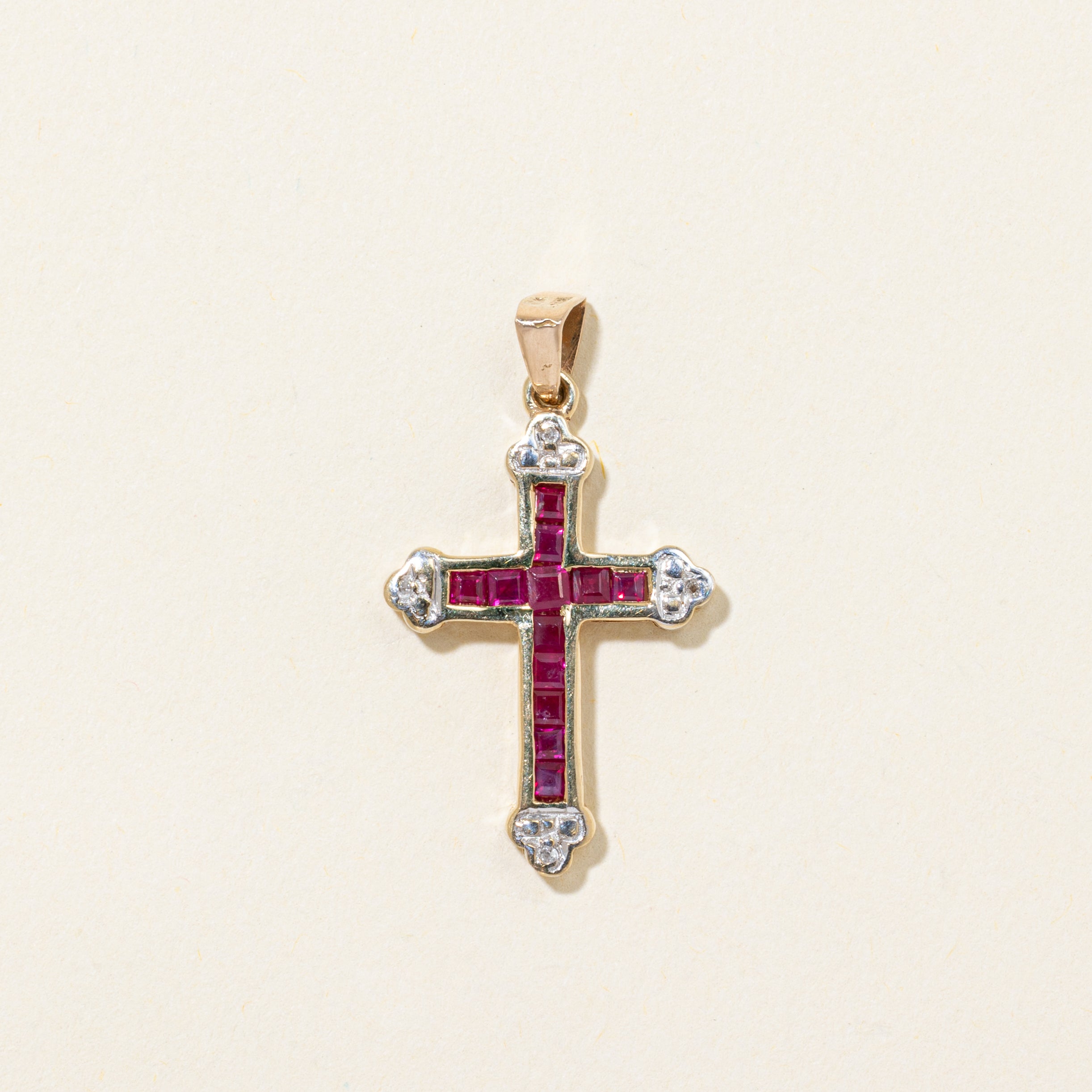 Pendentif croix rubis et diamants | 0,50 ct, 0,02 ct