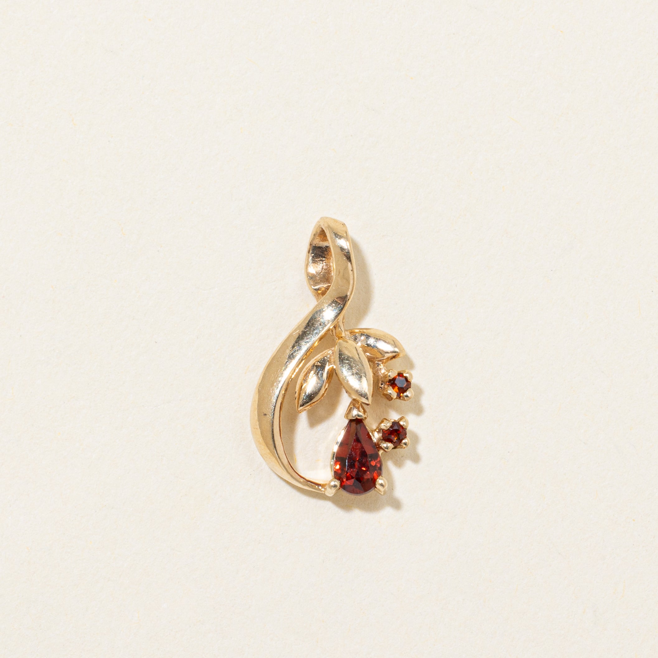 Garnet Floral Design Pendant | 0.20ctw