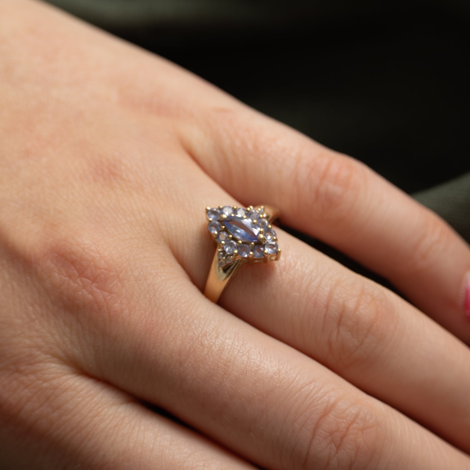 Bague en tanzanite taille marquise et diamants | 0,70 ct, 0,03 ct | Taille 8,25