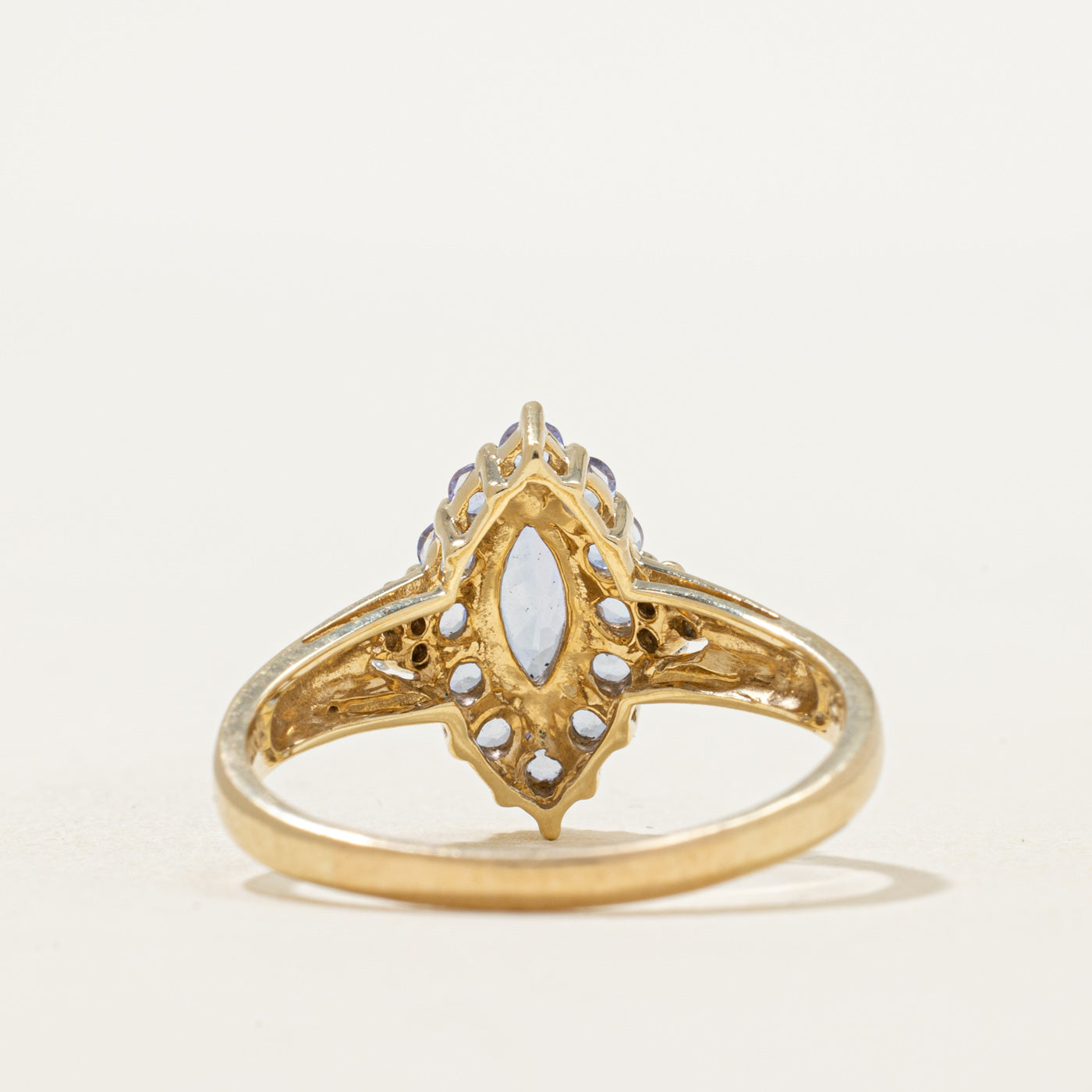 Bague en tanzanite taille marquise et diamants | 0,70 ct, 0,03 ct | Taille 8,25