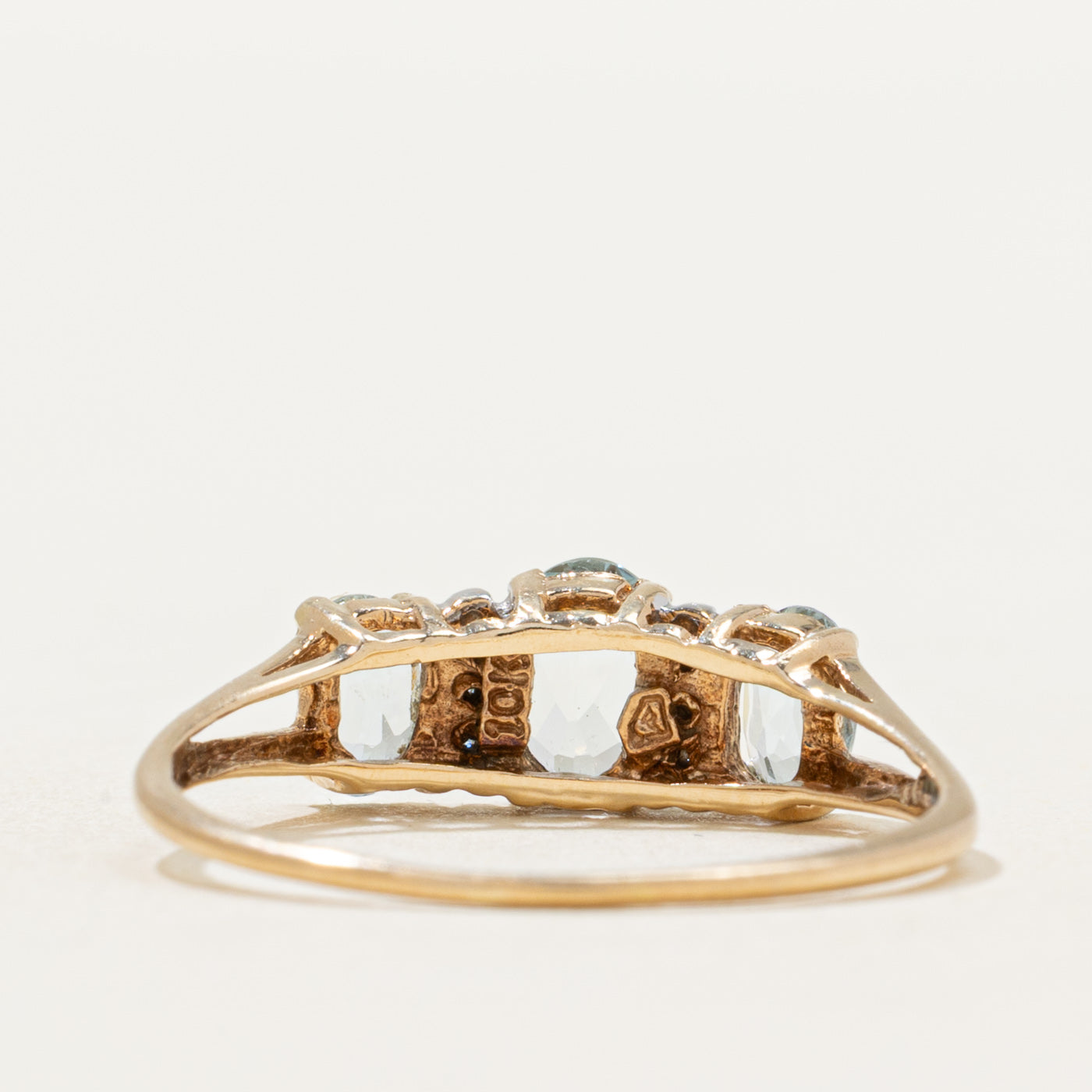 Bague trois pierres aigue-marine et diamants | 0,60 ct, 0,02 ct | Taille 7,75