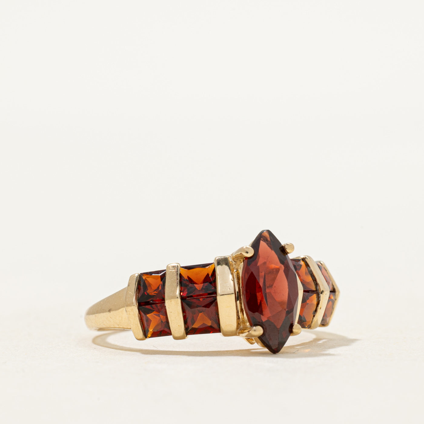 Bague cocktail en grenat | 2,20 ct | Taille 7,75