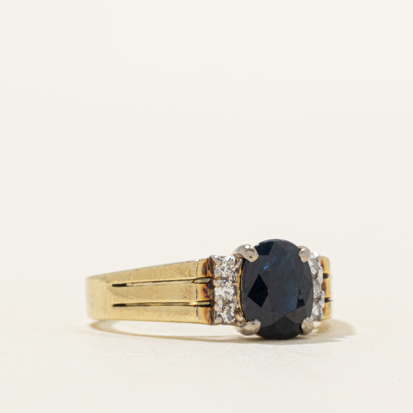 Oval Cut Sapphire & Diamond Grooved Ring | 1.75ct, 0.03ctw | SZ 6.5