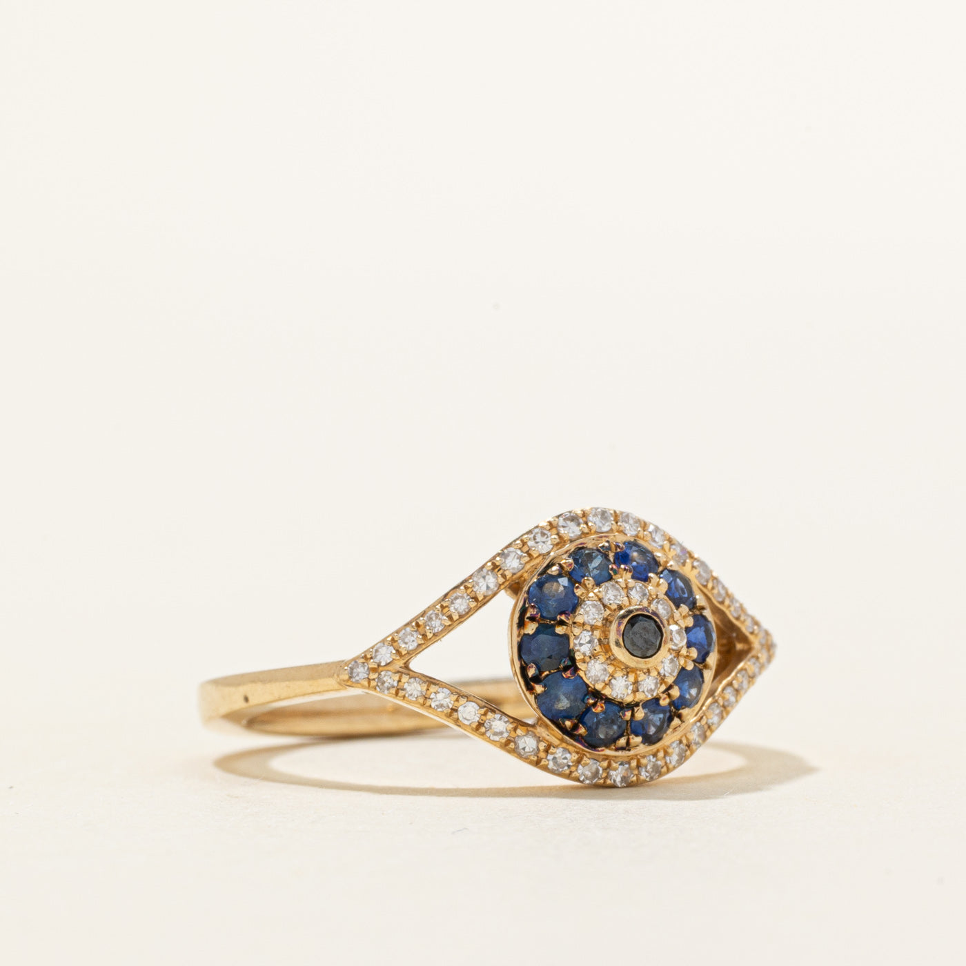 Bague œil protecteur en saphir et diamants | 0,25 ct, 0,18 ct | Taille 7