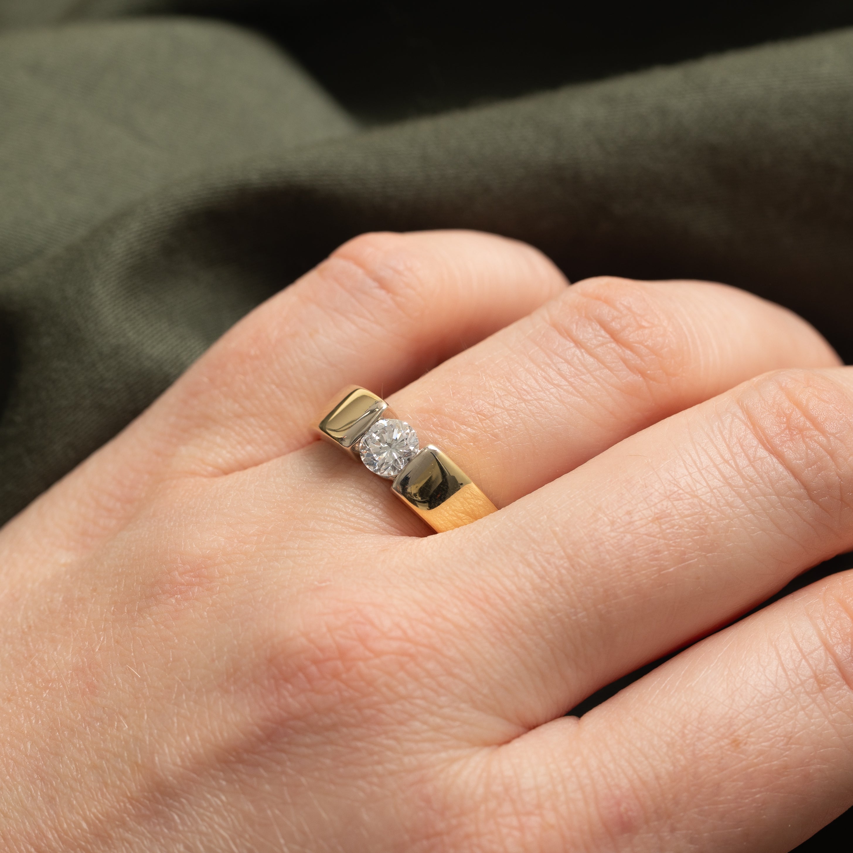 18k Solitaire Tension Set Diamond Band | 0.56ct SI1 F | SZ 9