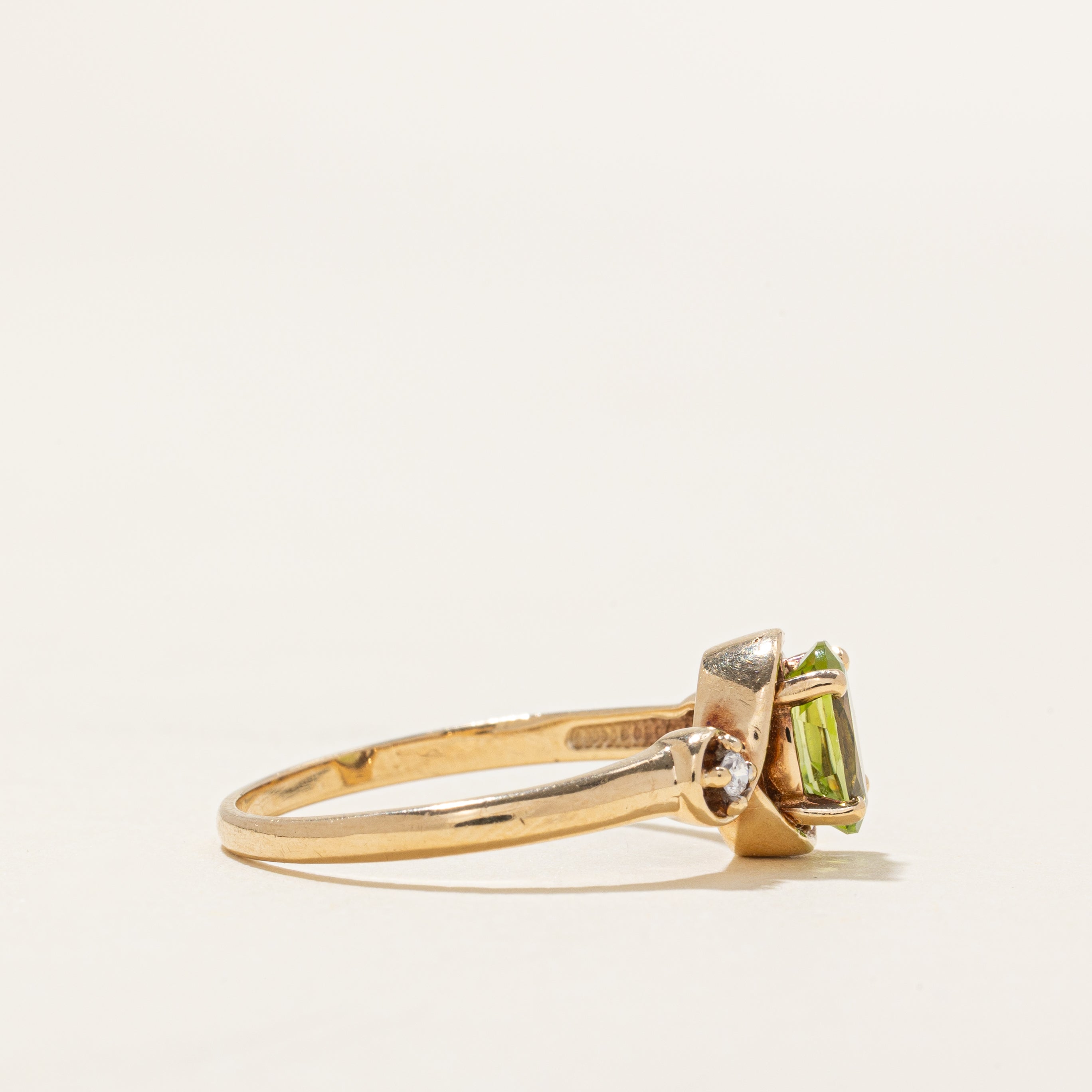 Oval Cut Peridot & Diamond Accented Ring | 0.90ct, 0.04ctw | SZ 7.25