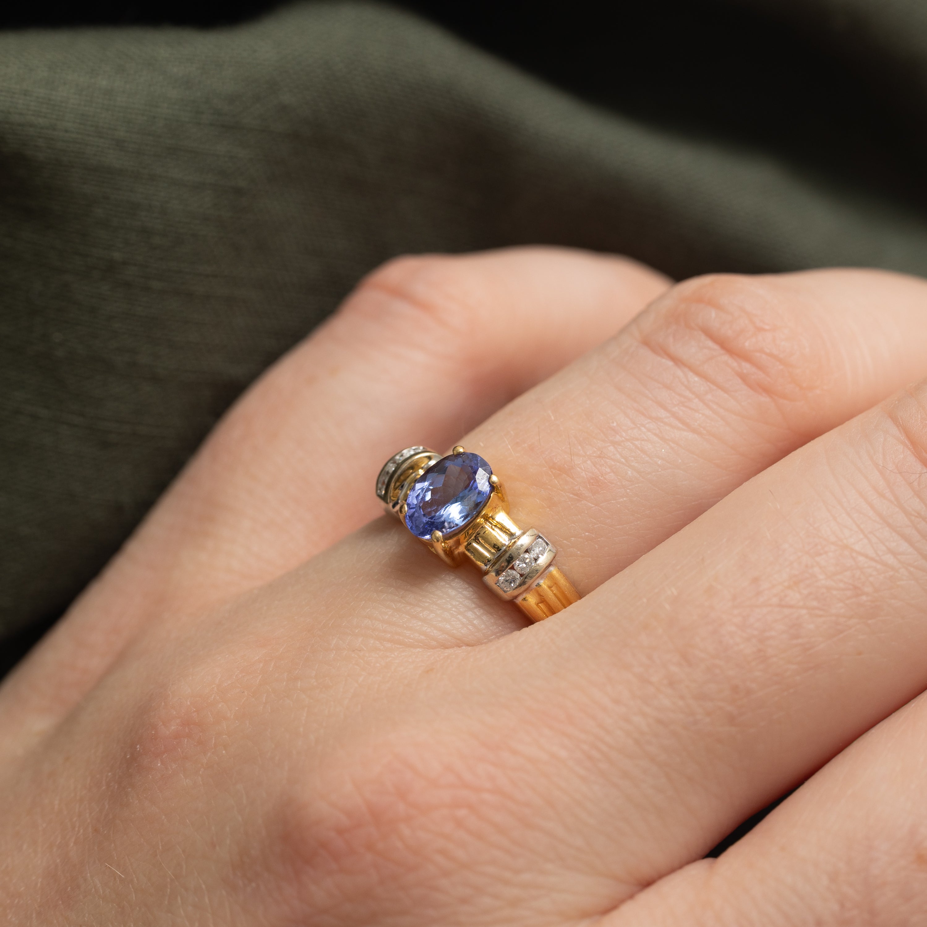 18k Oval Cut Tanzanite & Diamond Accented Ring | 0.83ct | SZ 5.25