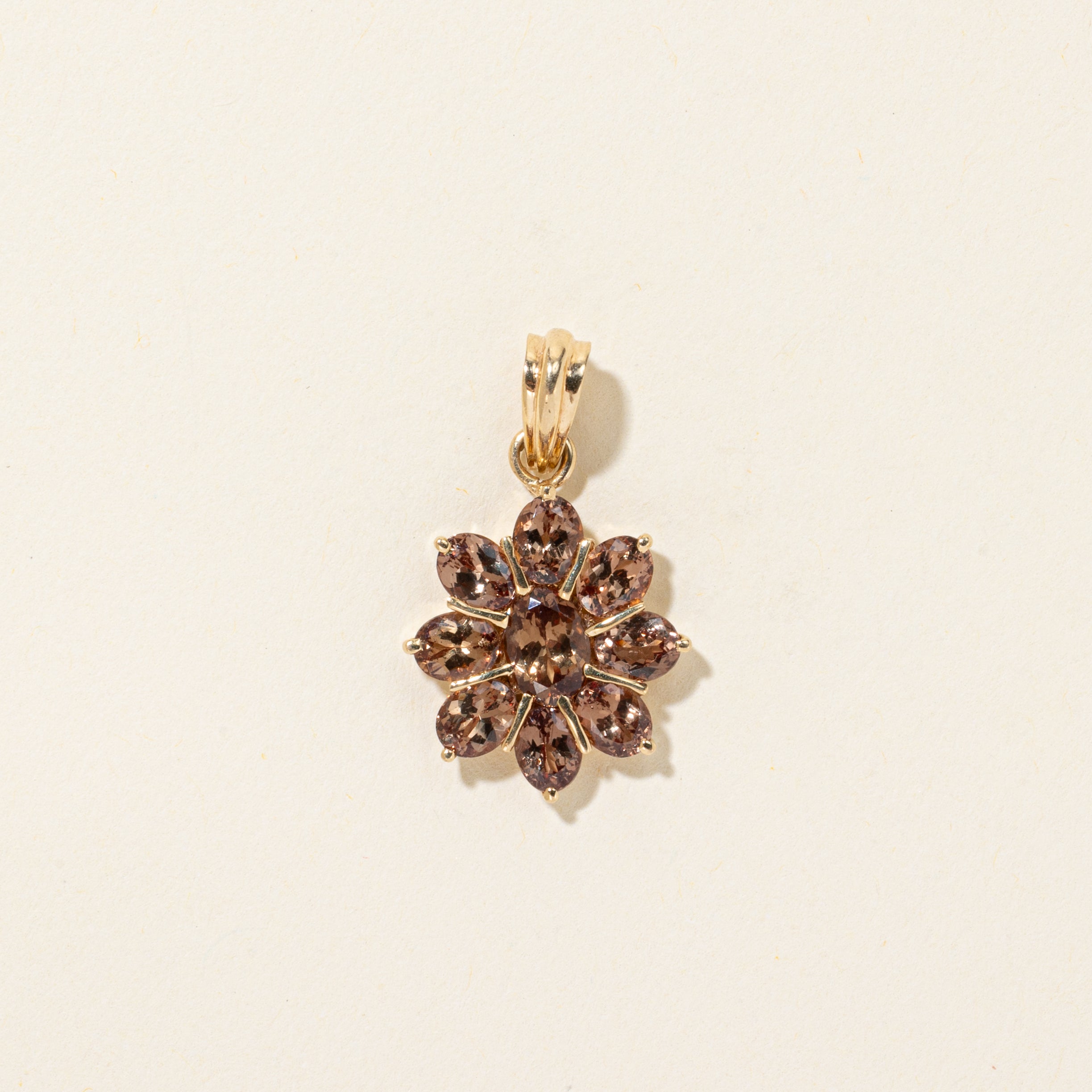 18k Colour-Changing Garnet Star Pendant | 4.00ctw