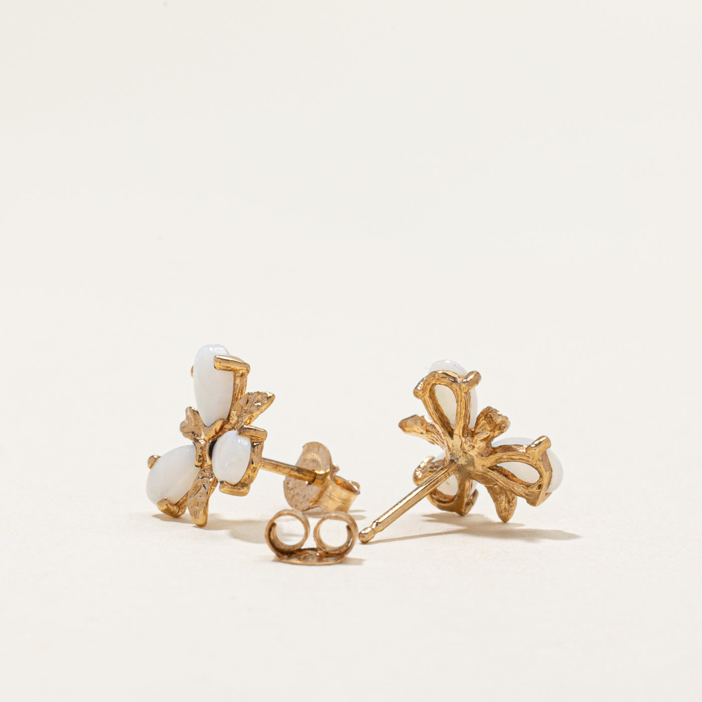 Boucles d'oreilles puces en forme de feuille d'opale | 0,50 ct