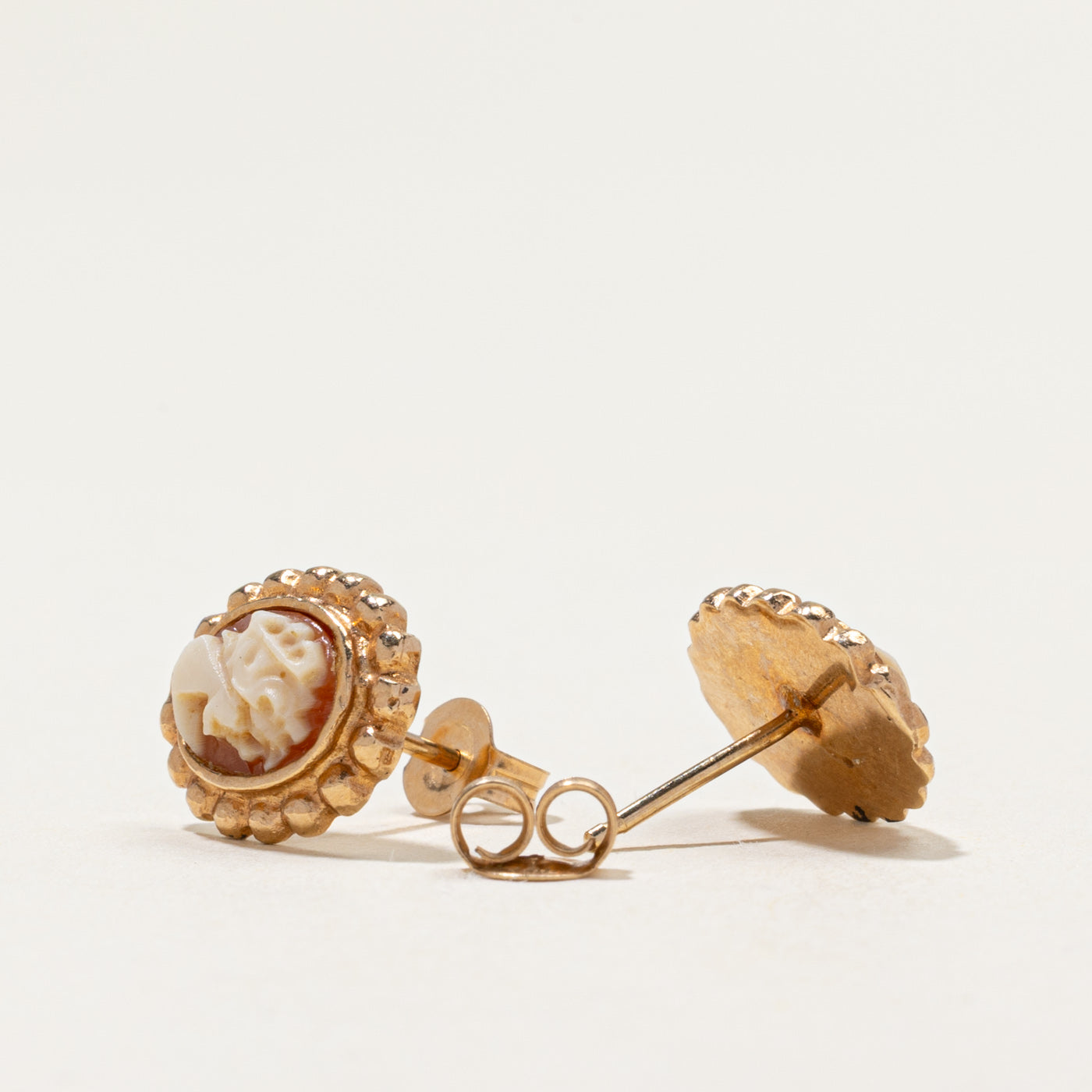 14k Shell Cameo Stud Earrings | 1.60ctw