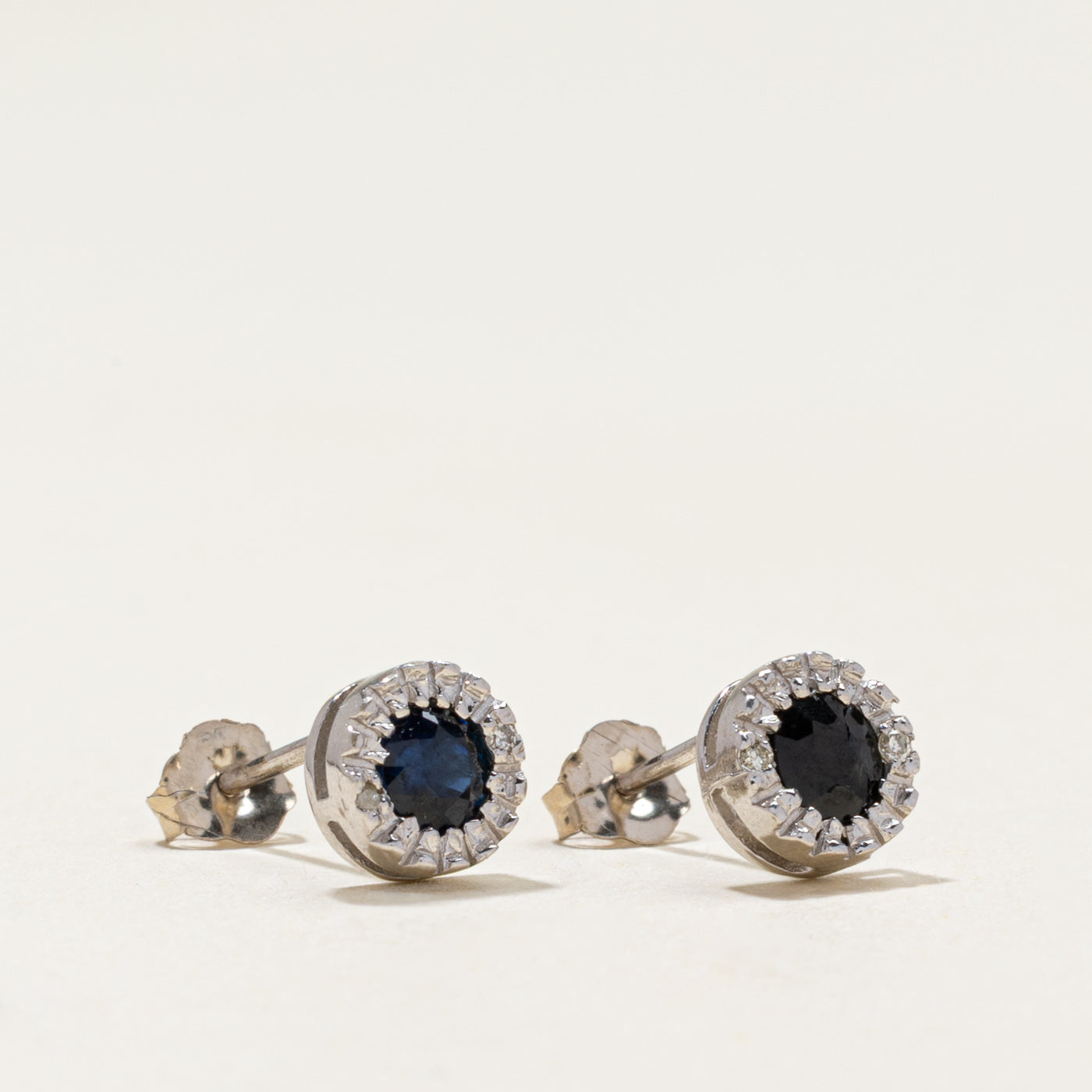 Boucles d'oreilles puces en or 10 carats serties de saphirs et de diamants | 0,42 ct au total, 0,02 ct au total