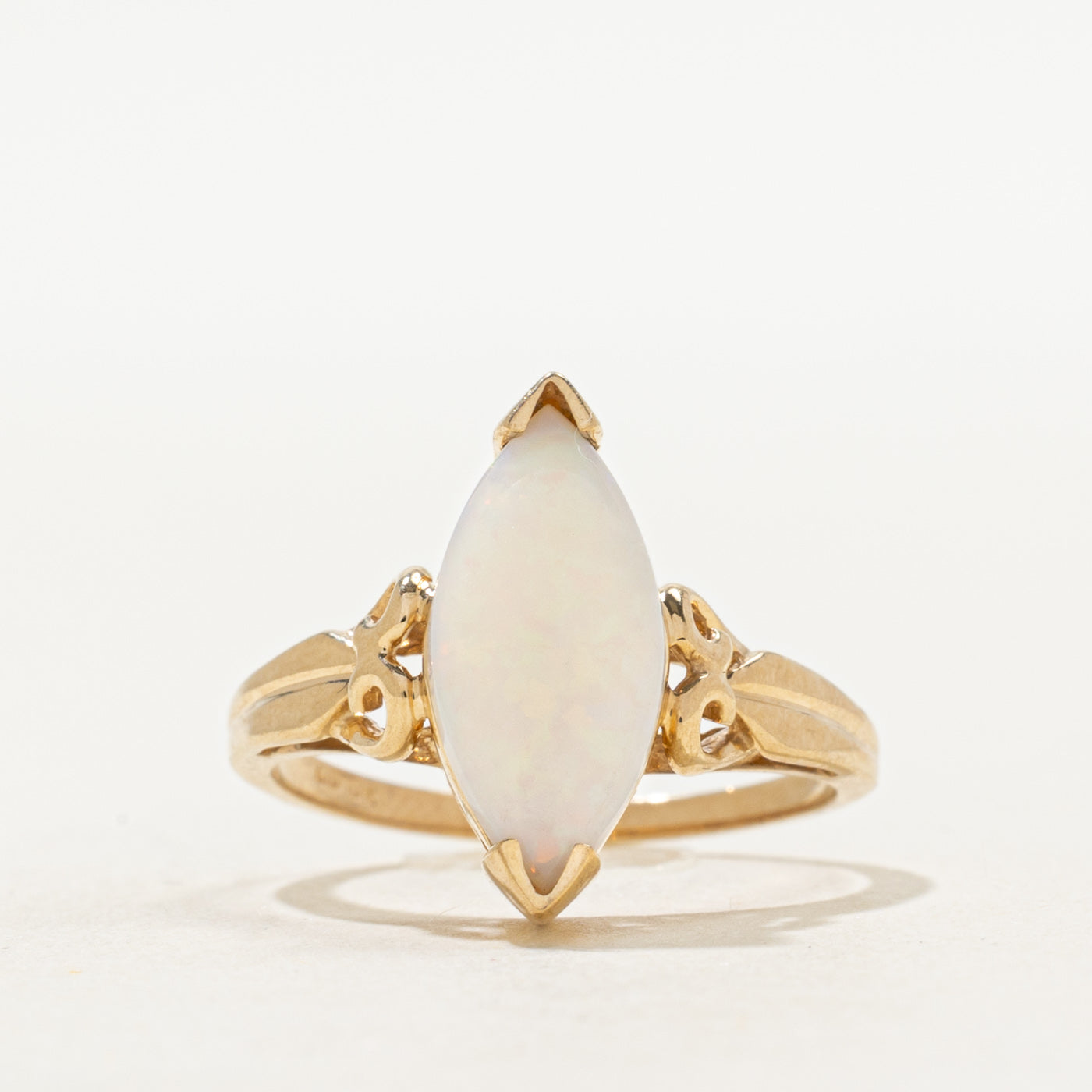 Bague navette en opale à volutes | 2,00 ct | Taille 6,75