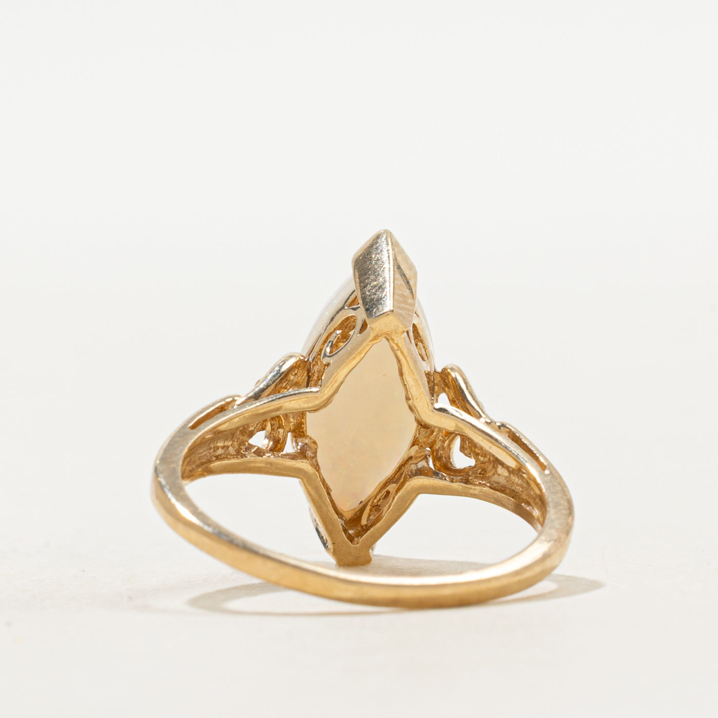 Bague navette en opale à volutes | 2,00 ct | Taille 6,75