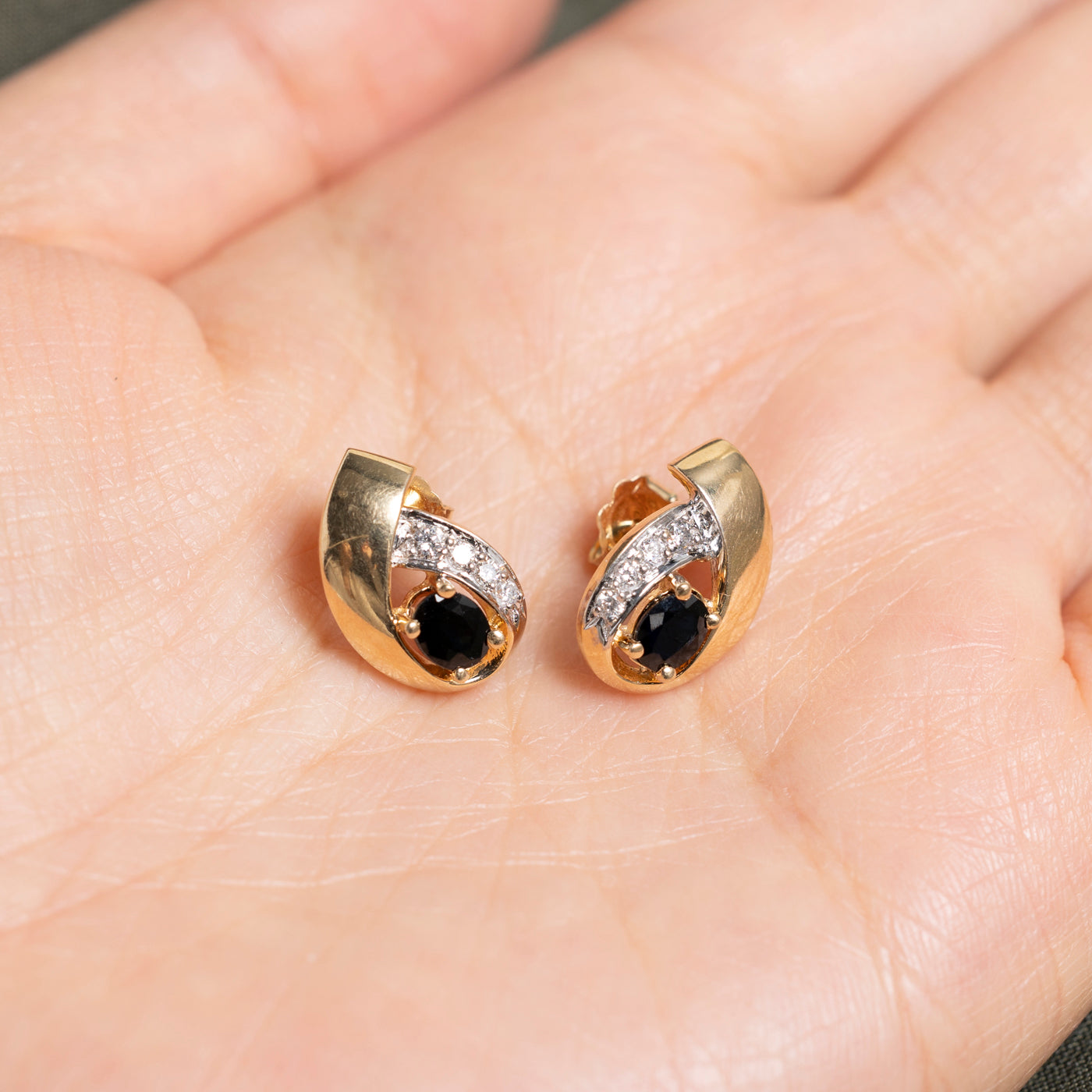 Oval Cut Sapphire & Diamond Stud Earrings | 1.00ctw, 0.12ct