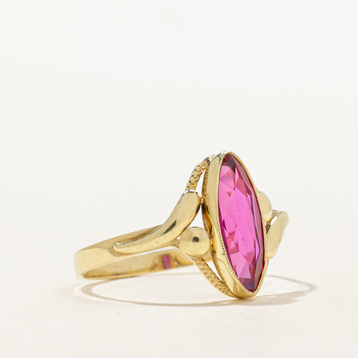 Bague navette en rubis synthétique serti clos | Taille 9,75 |